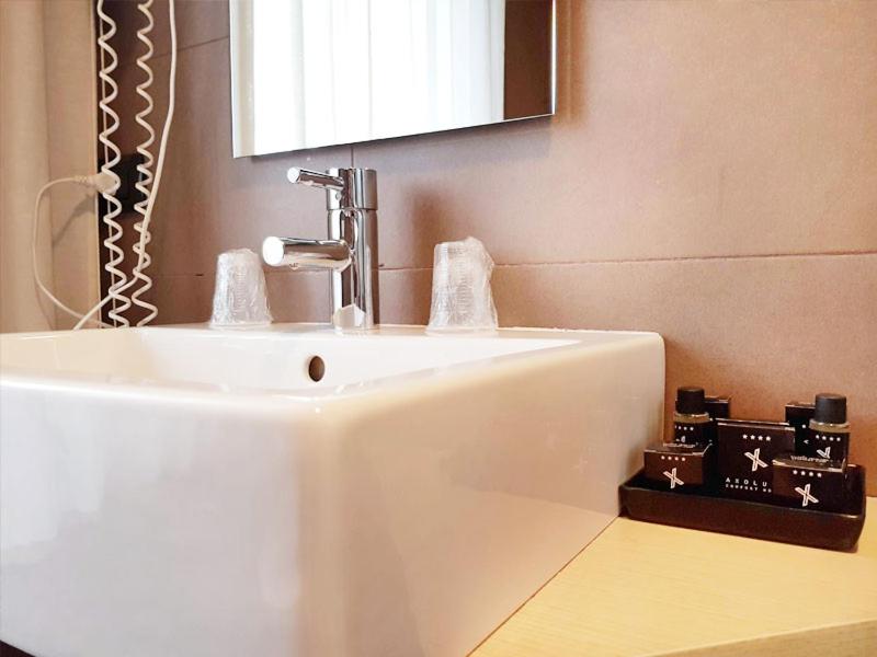 Standard King Room - Photo 6