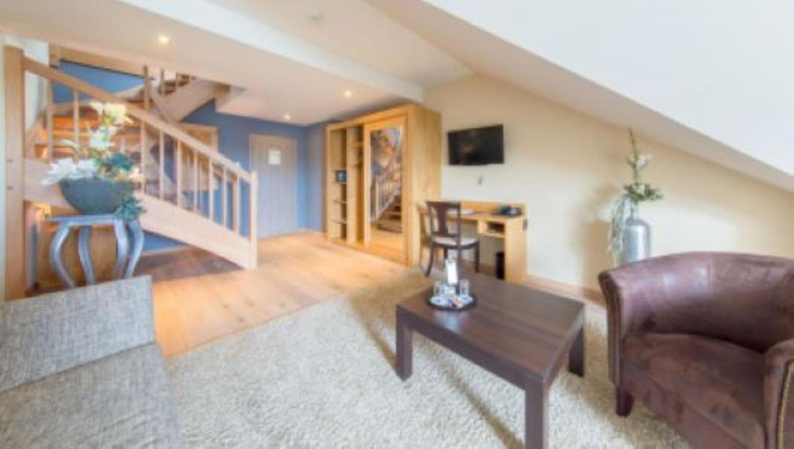 Duplex Suite - Photo 3