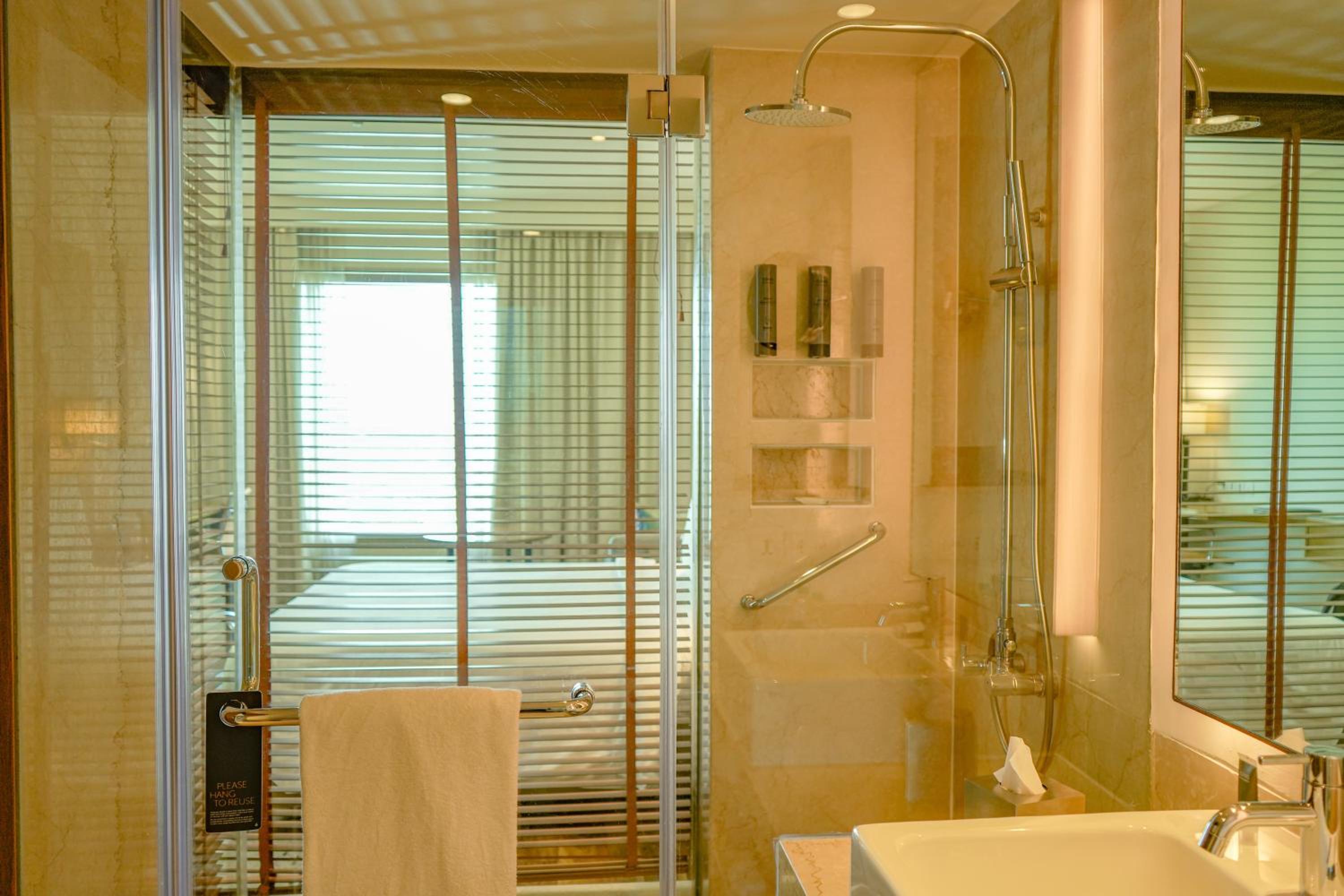 King Guest Room High Floor photo 3