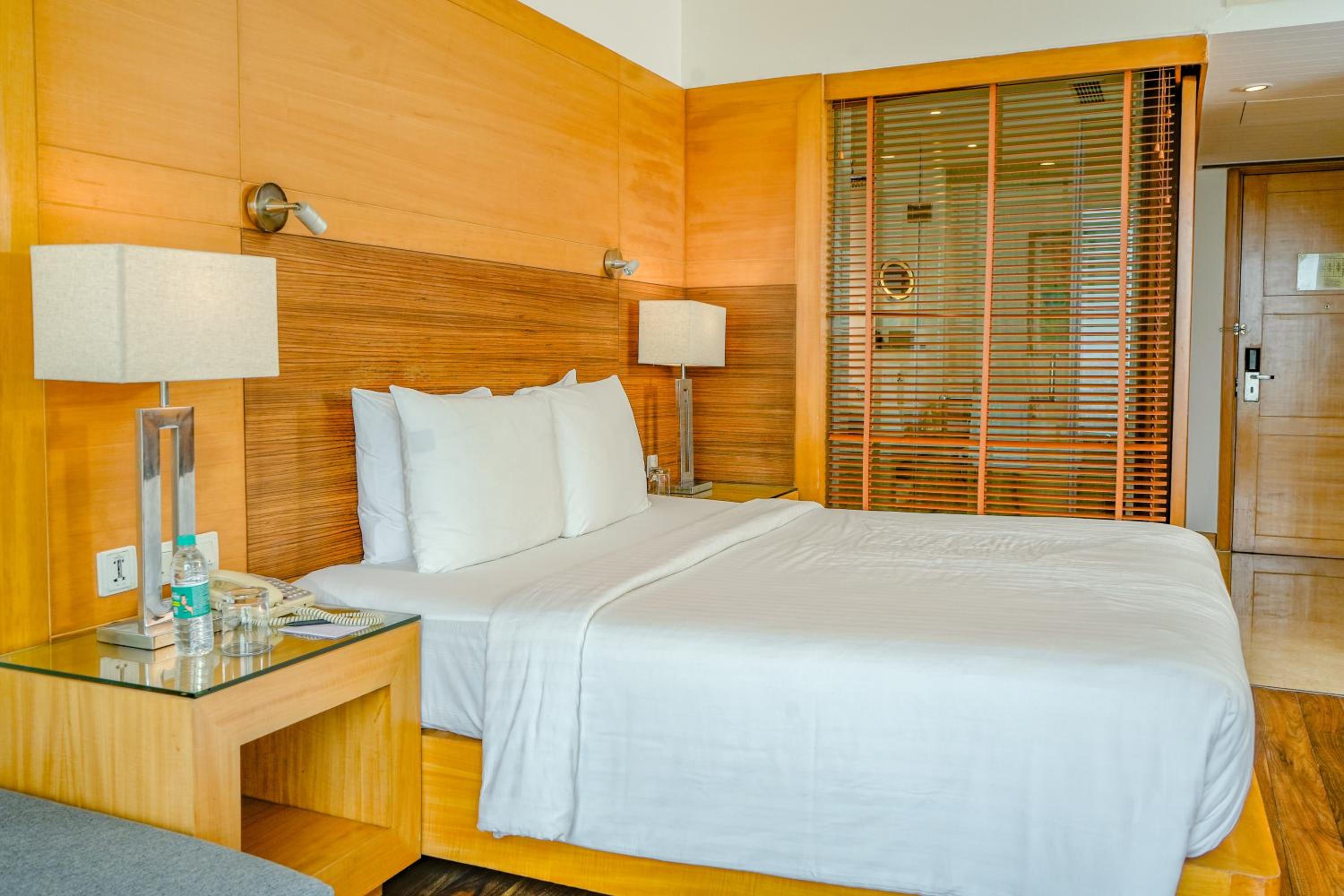 King Guest Room - Photo 6