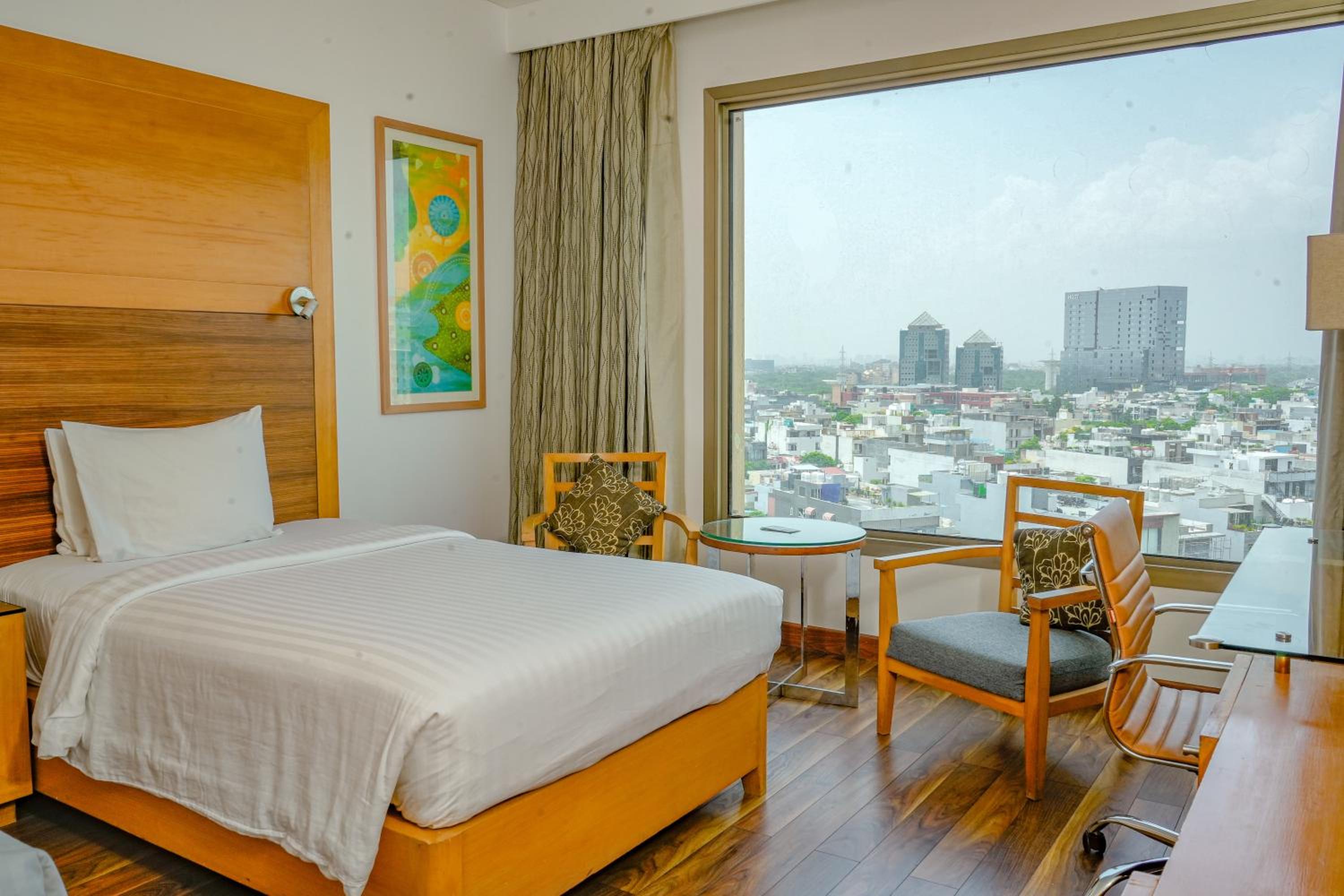 King Guest Room - Photo 8