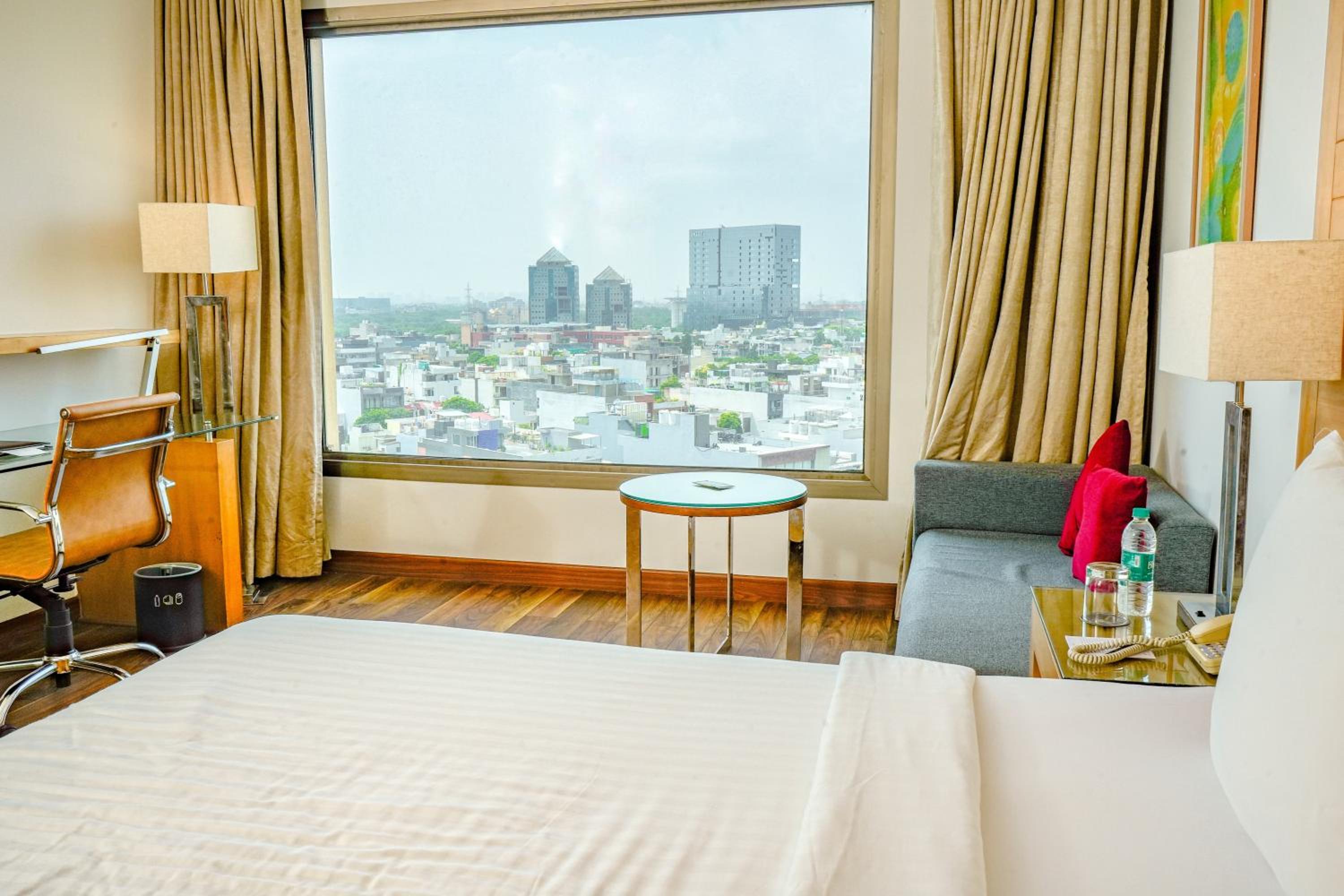 King Guest Room - Photo 10