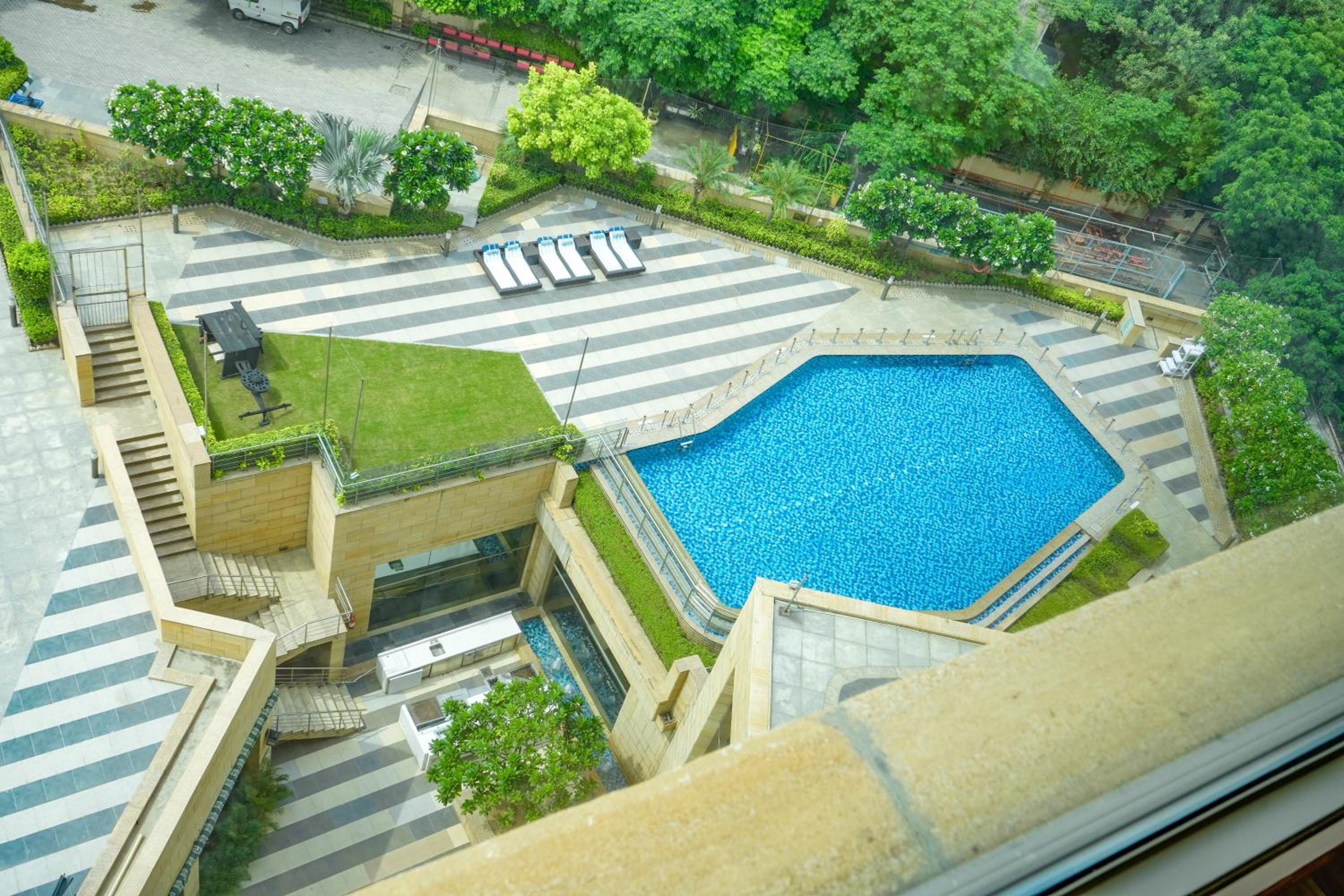 1 Bedroom Suite High Floor with lounge access