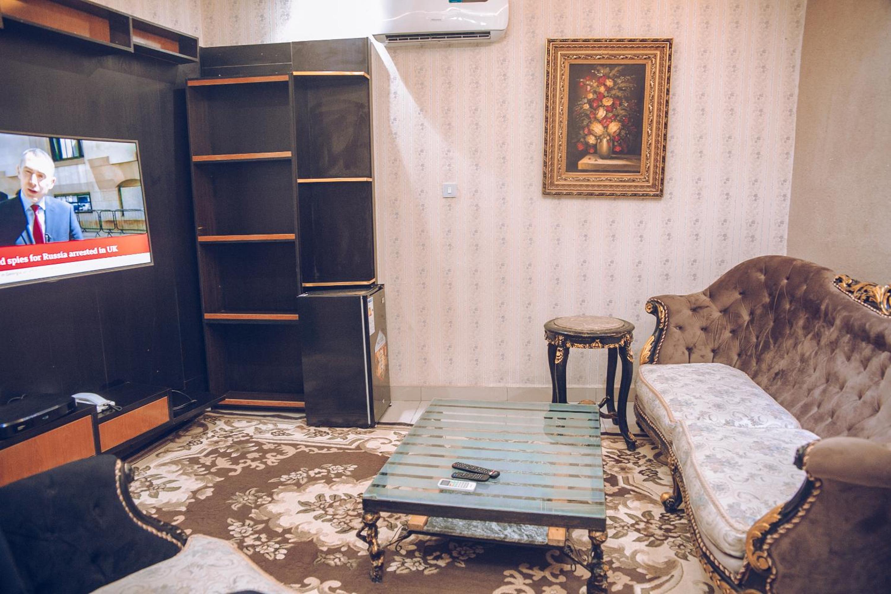 One-Bedroom Apartment photo 3