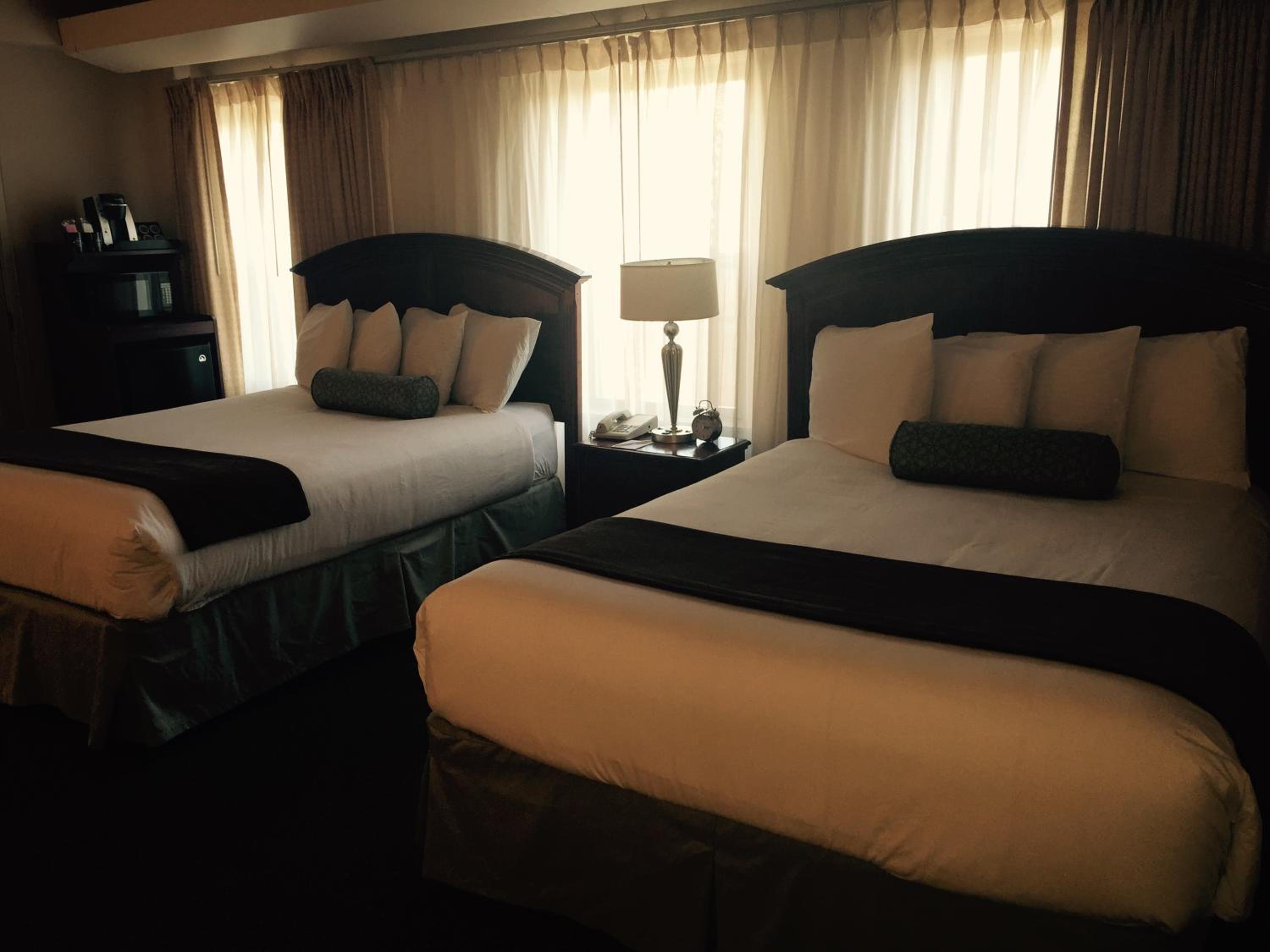 Junior Suite with Two Queen Beds - Photo 5