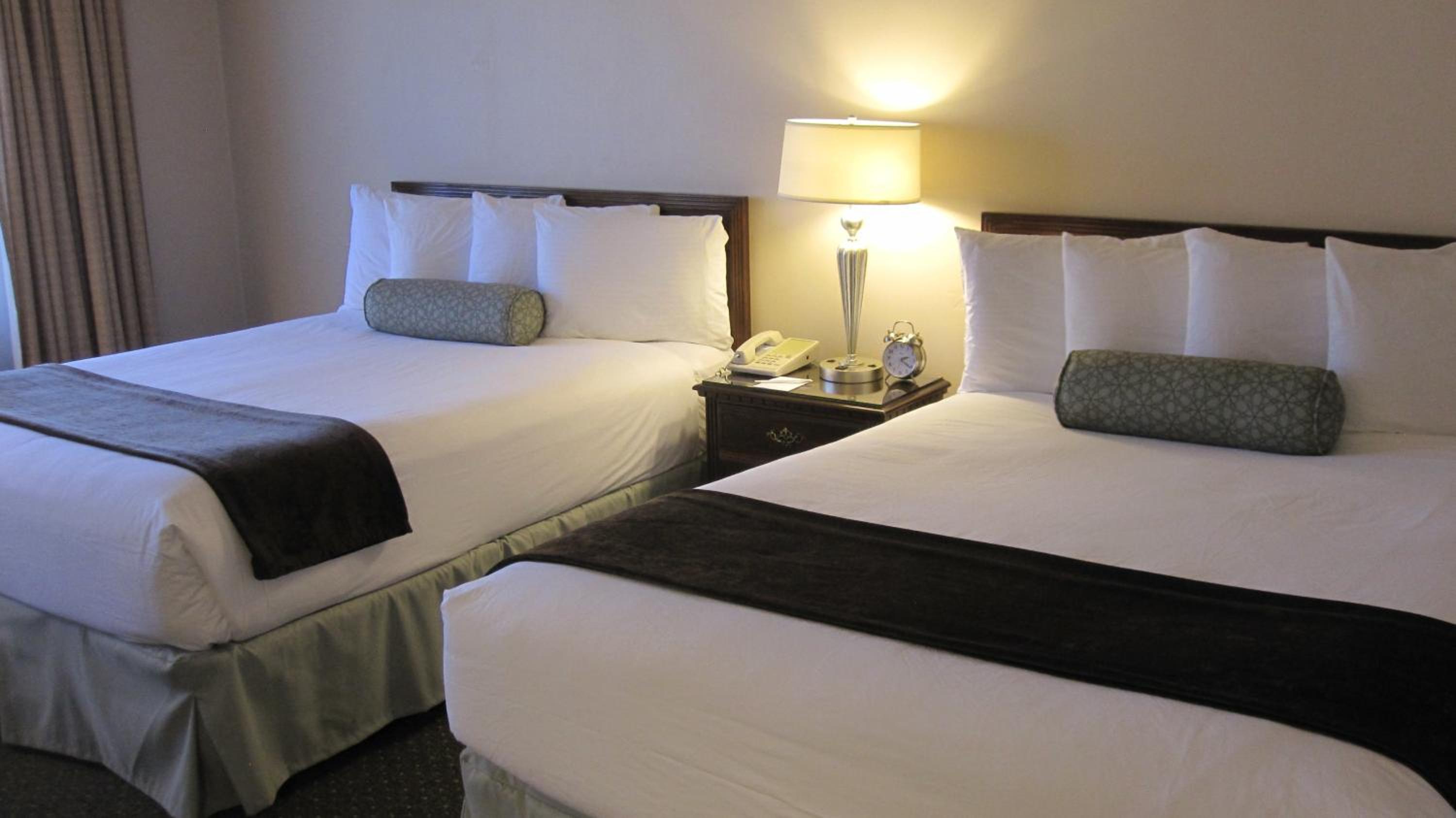 Deluxe Room with Two Double Beds - Photo 5