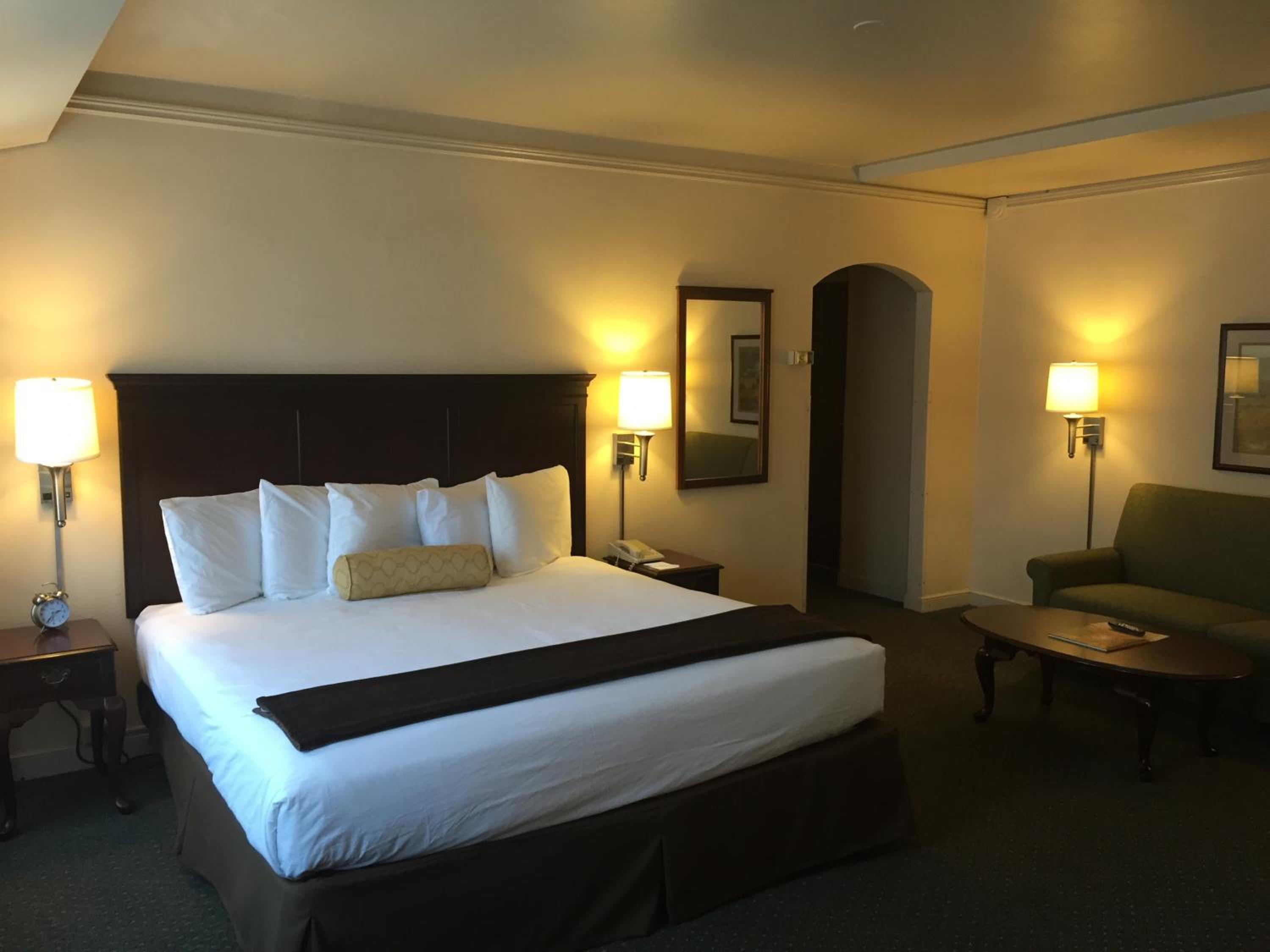 Junior Suite with King Bed - Photo 6