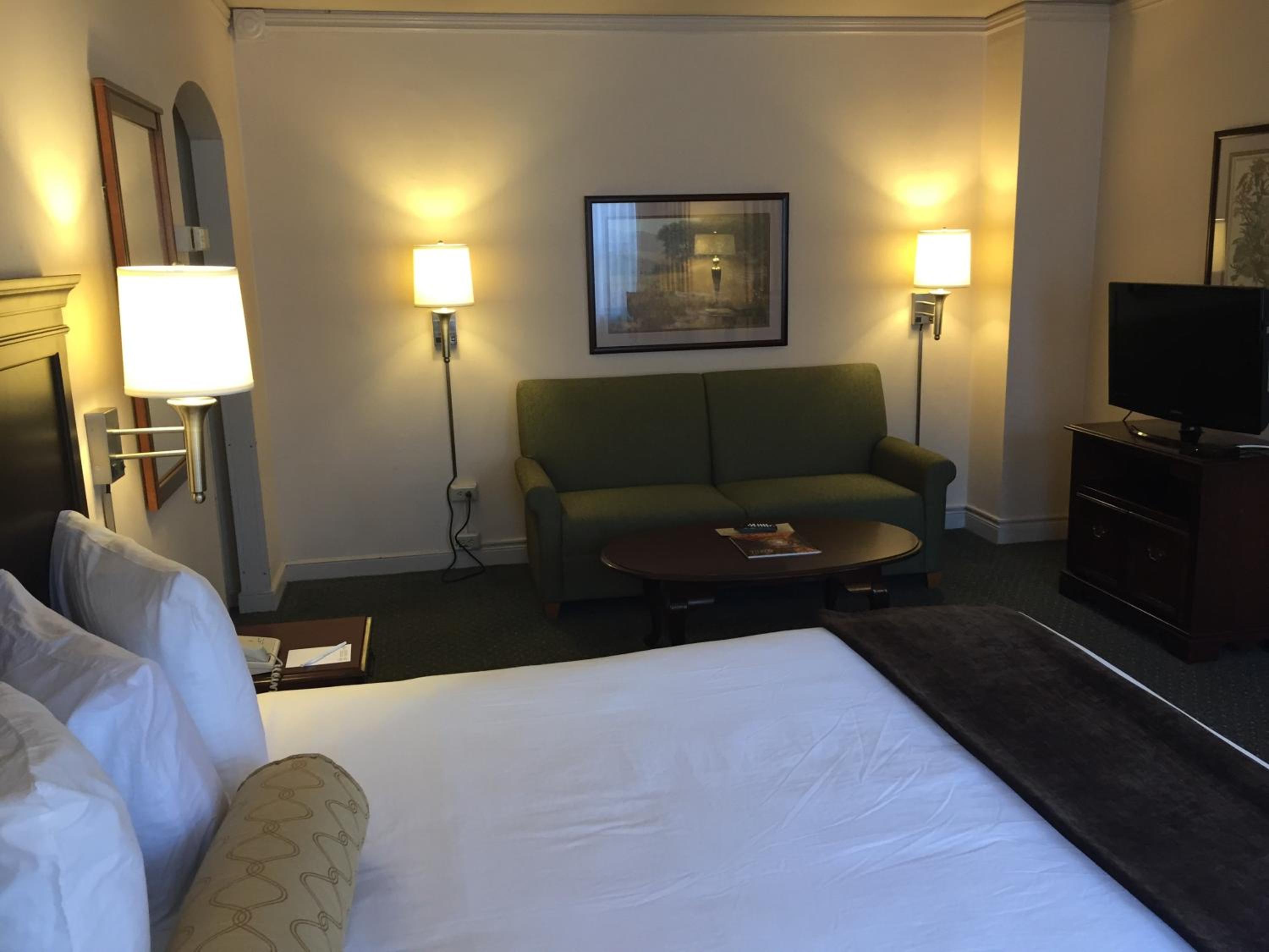 Junior Suite with King Bed - Photo 4
