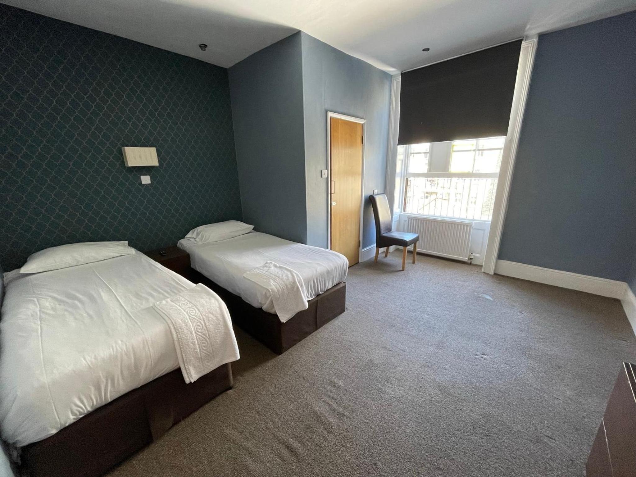 Standard Twin Room photo 2