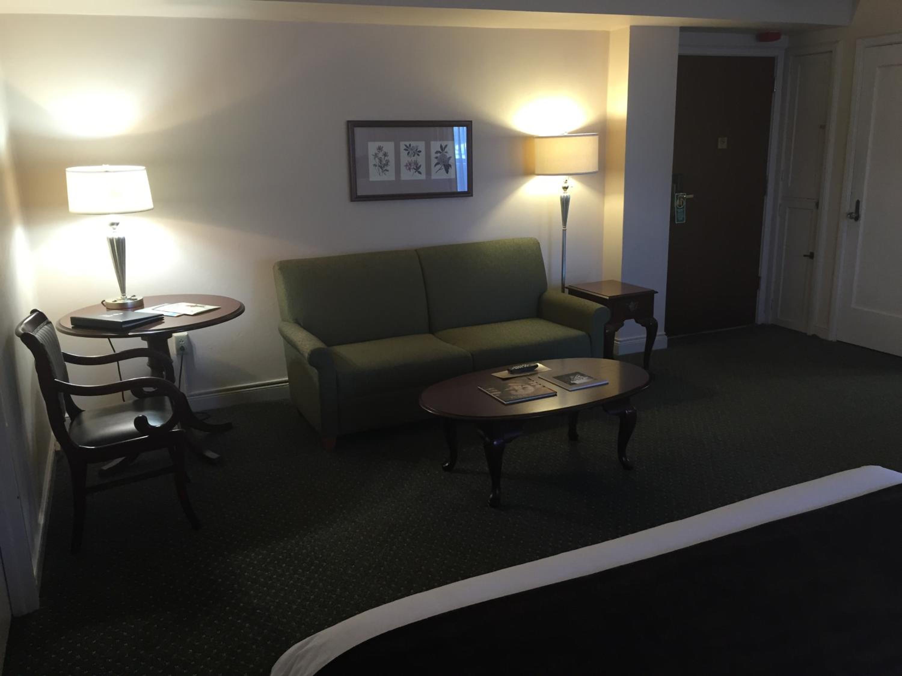 Junior Suite with King Bed - Photo 8