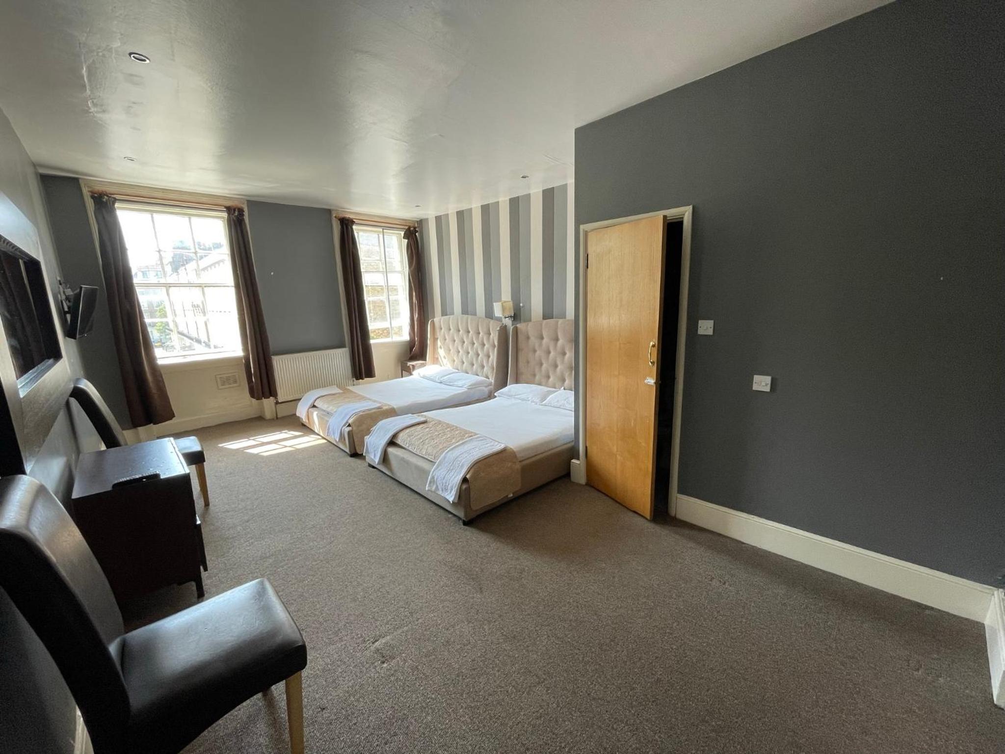 Deluxe Family Room photo 3