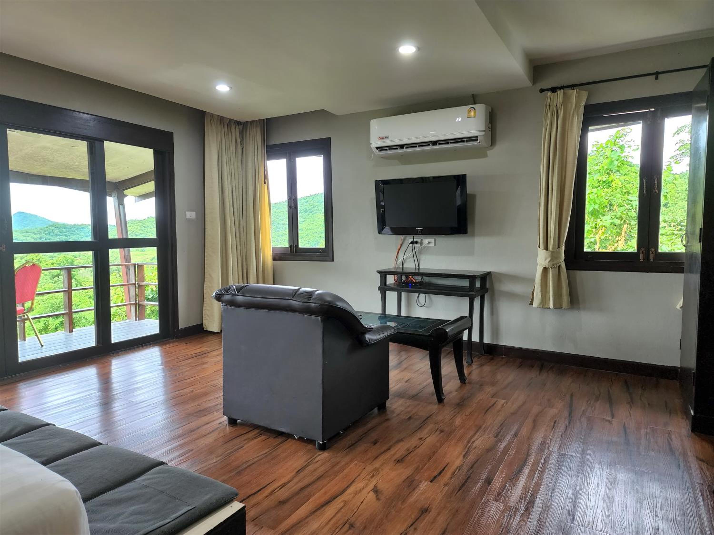 One-Bedroom House photo 2