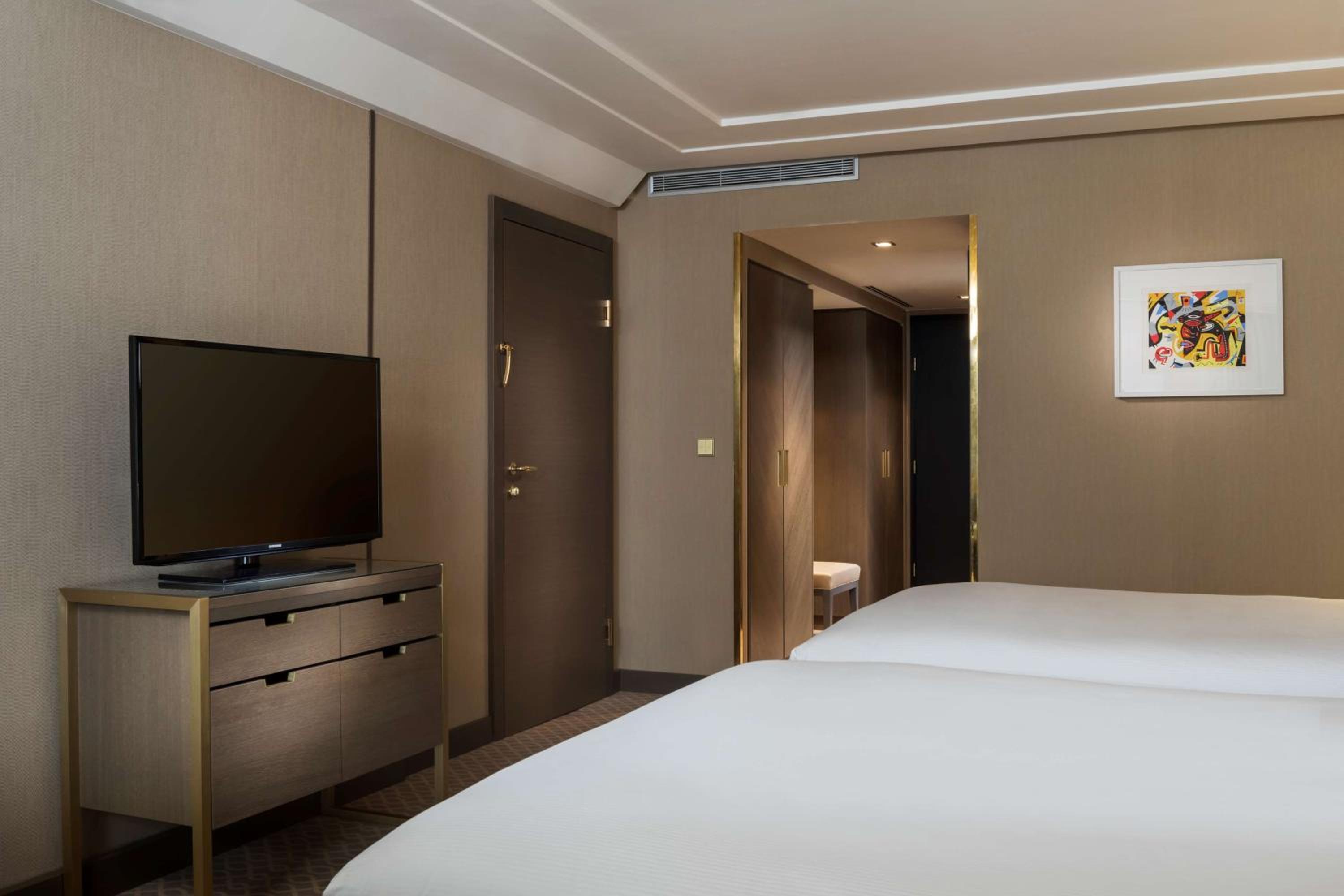 Twin Plaza Room - Photo 5