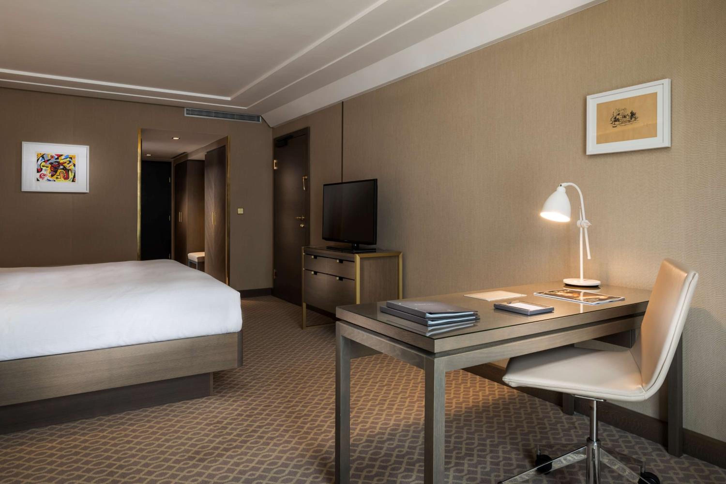 King Plaza Room - Photo 1
