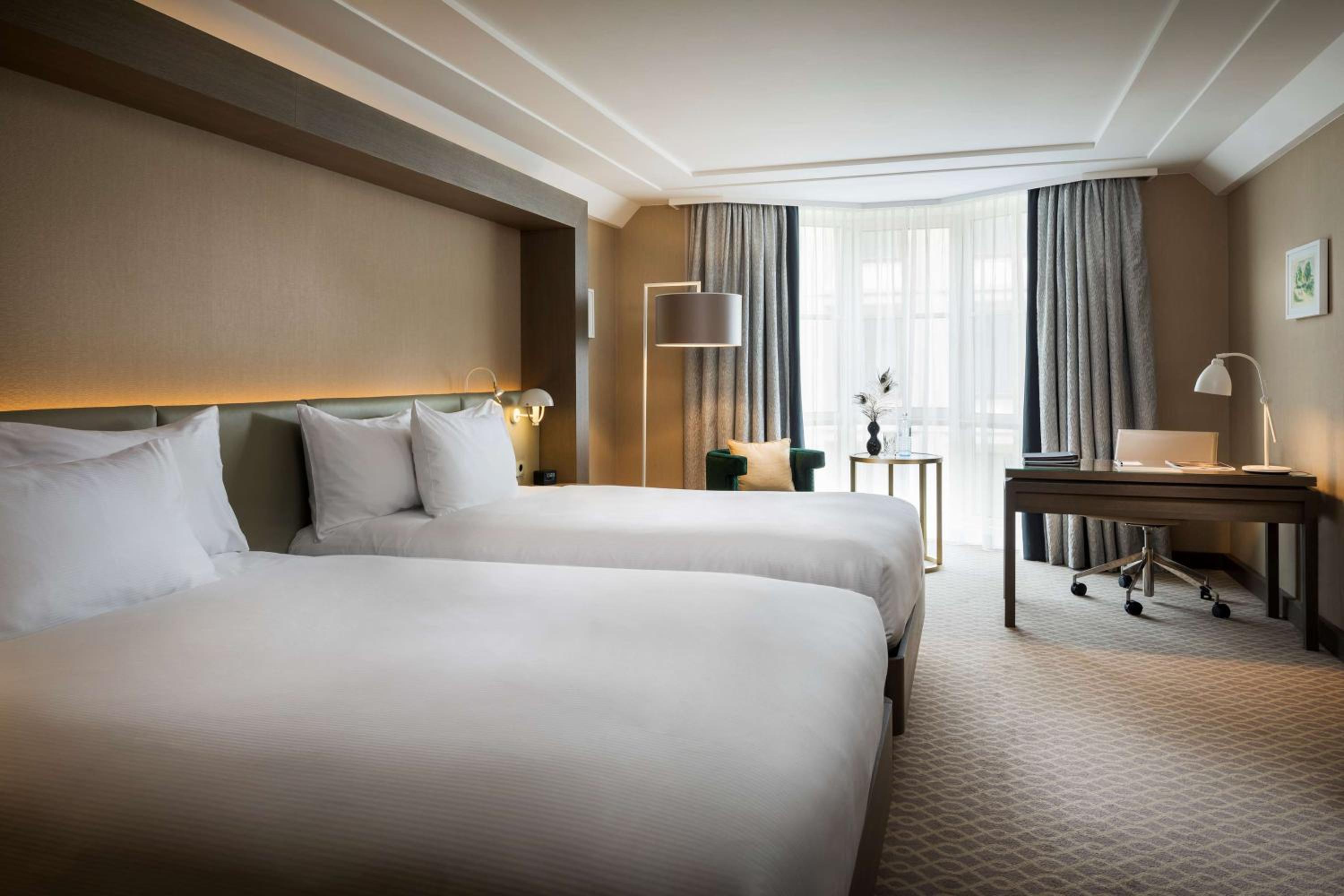 Twin Plaza Executive Room - Photo 6
