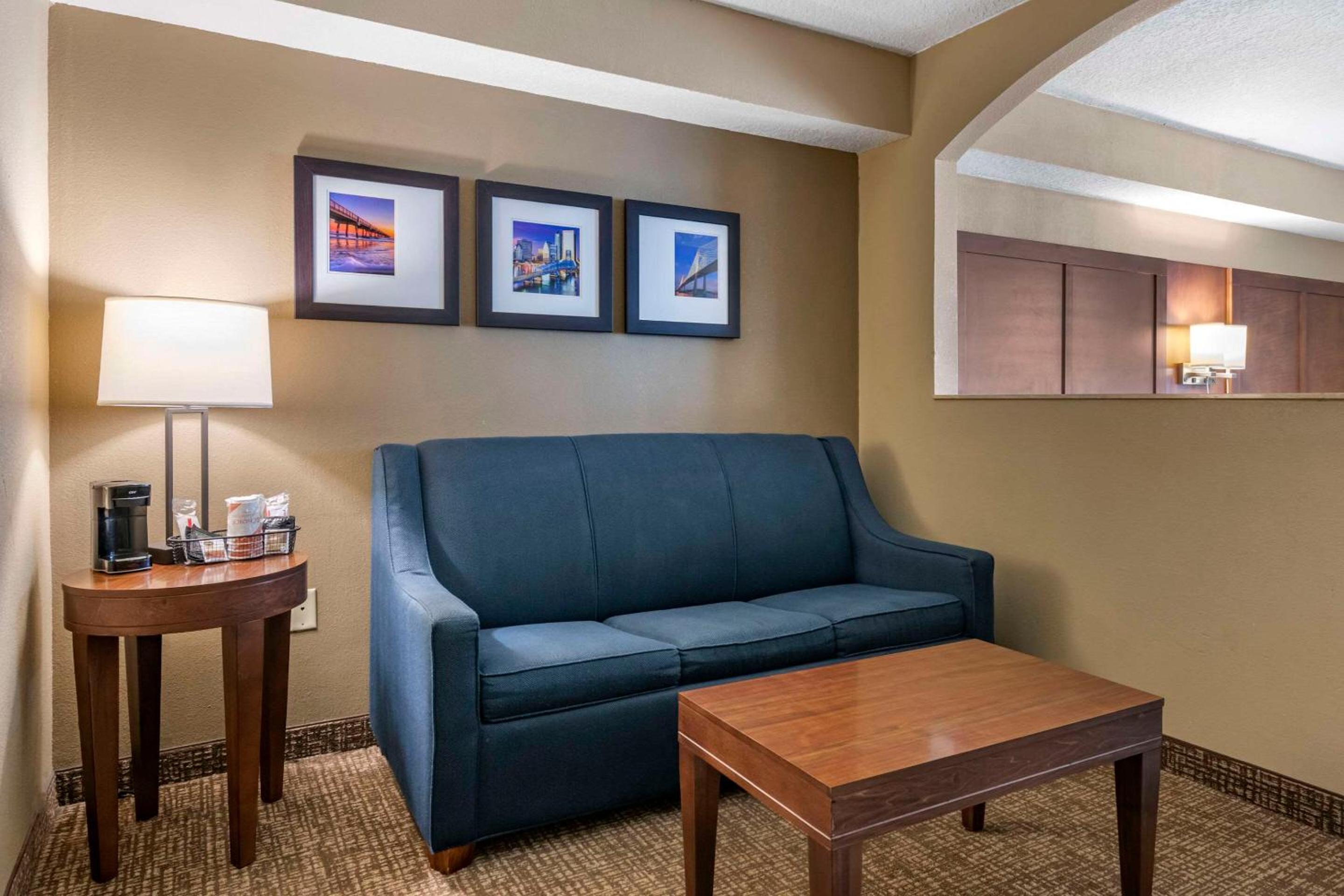 Suite with Two Double Beds - Photo 6