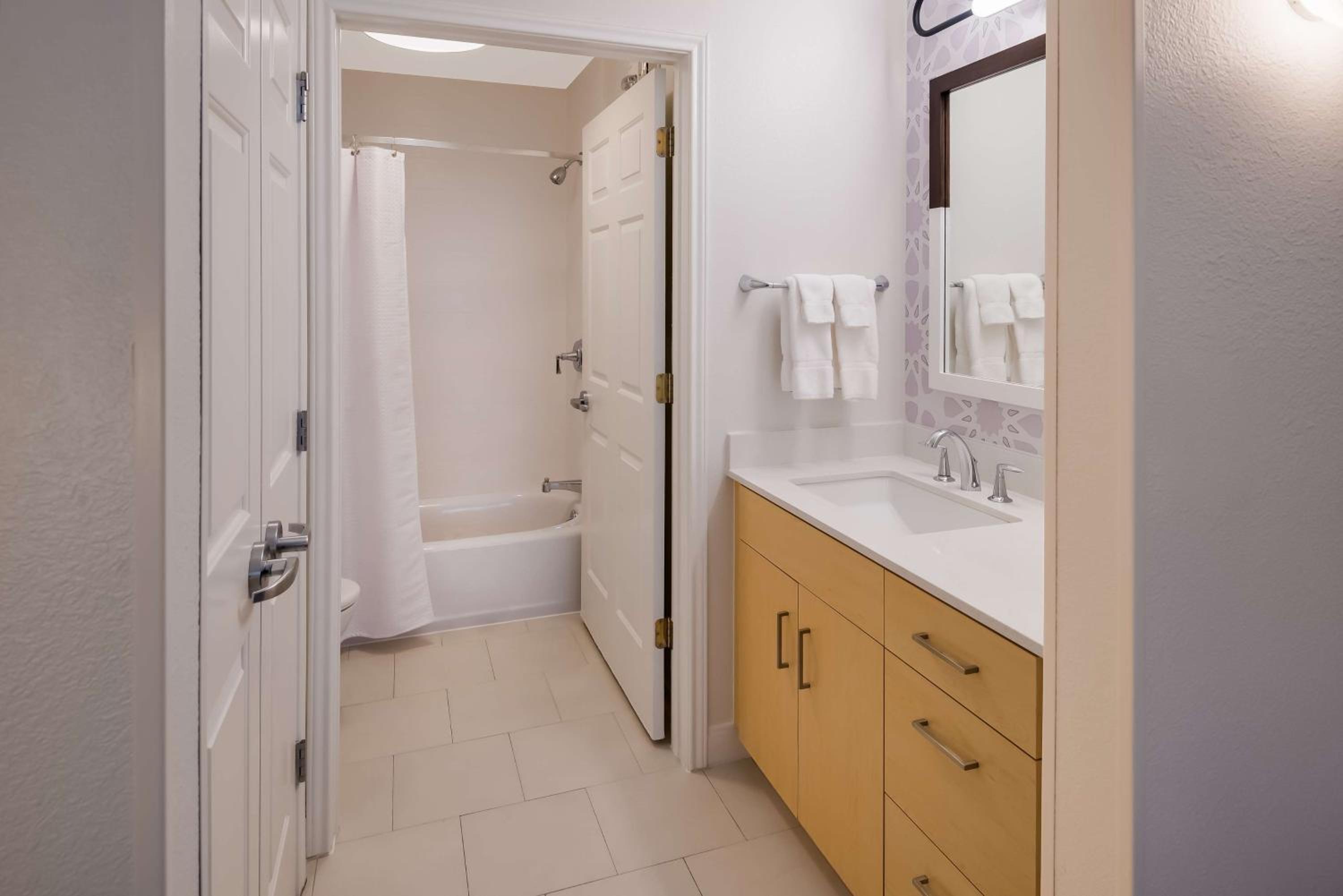 One Bedroom Suite - King - Photo 4