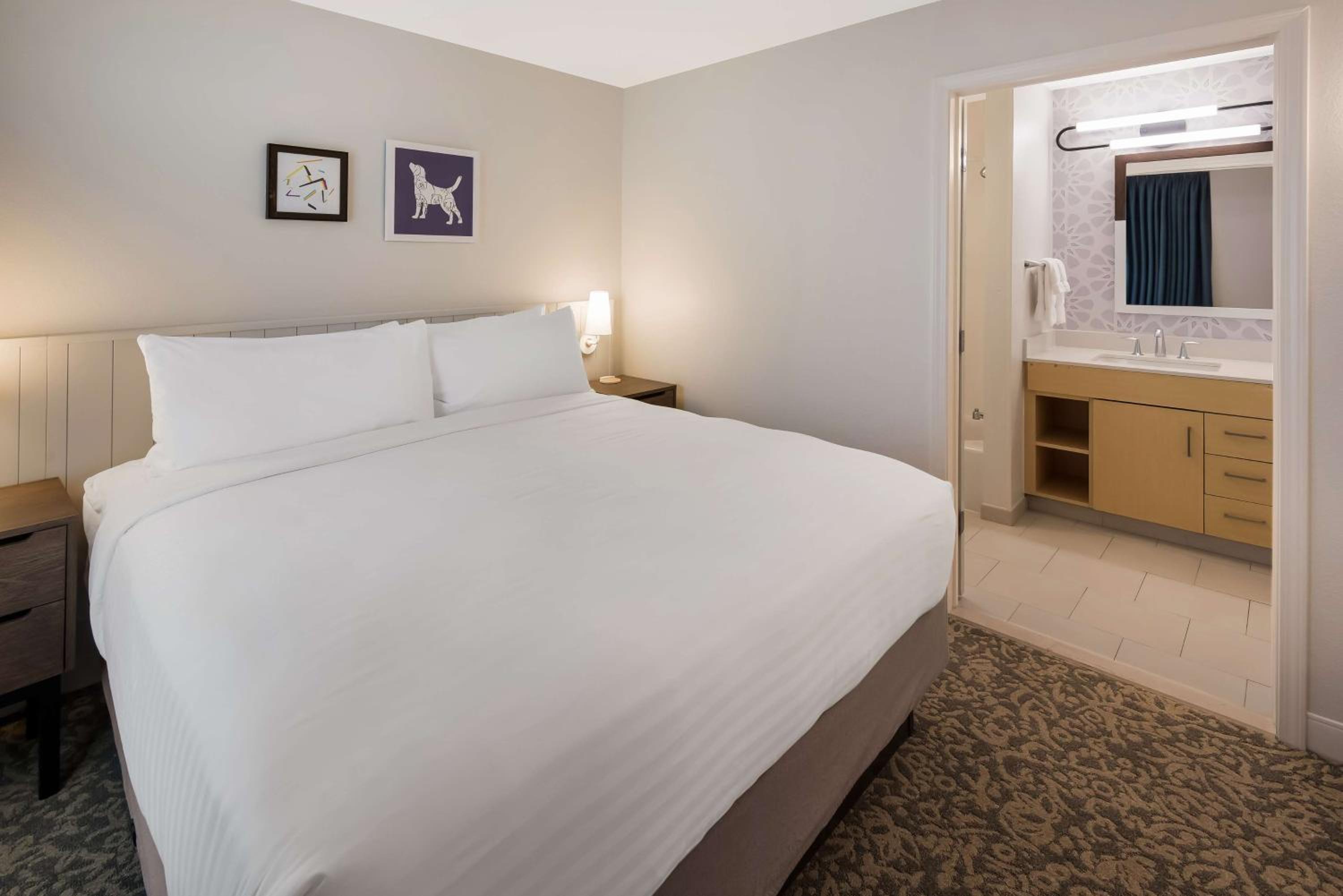 Two-Bedroom Suite with King and Two Queens - Photo 3