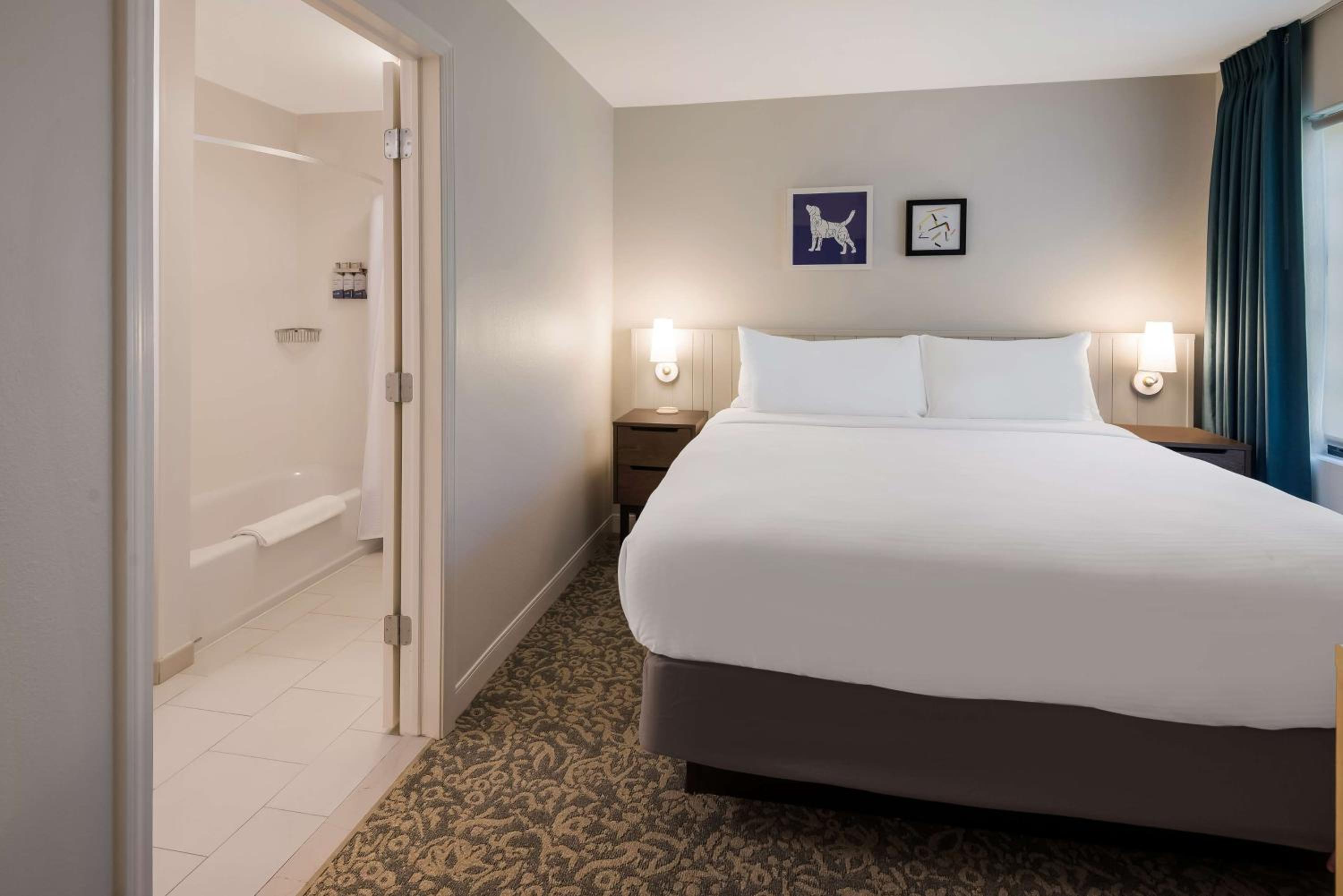 Two-Bedroom Suite with King and Two Queens - Photo 11