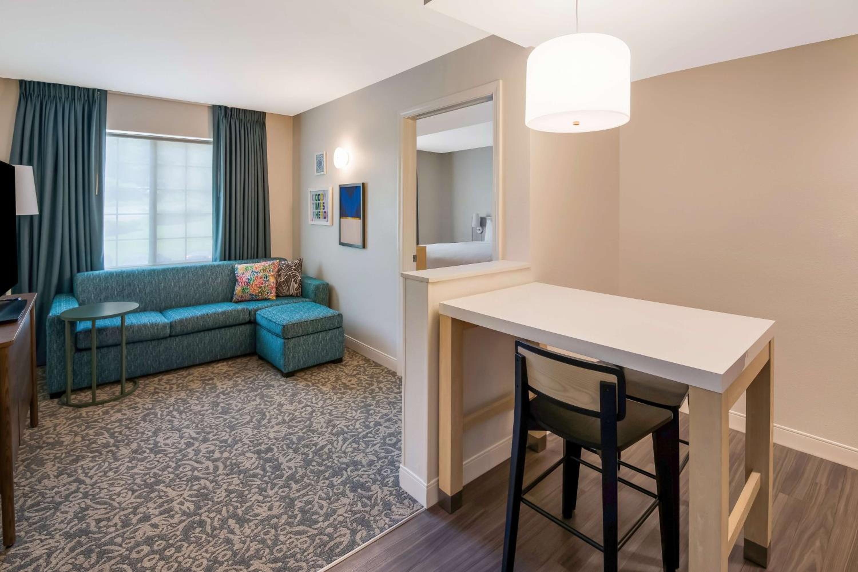 Two-Bedroom Suite with King and Two Queens - Photo 9