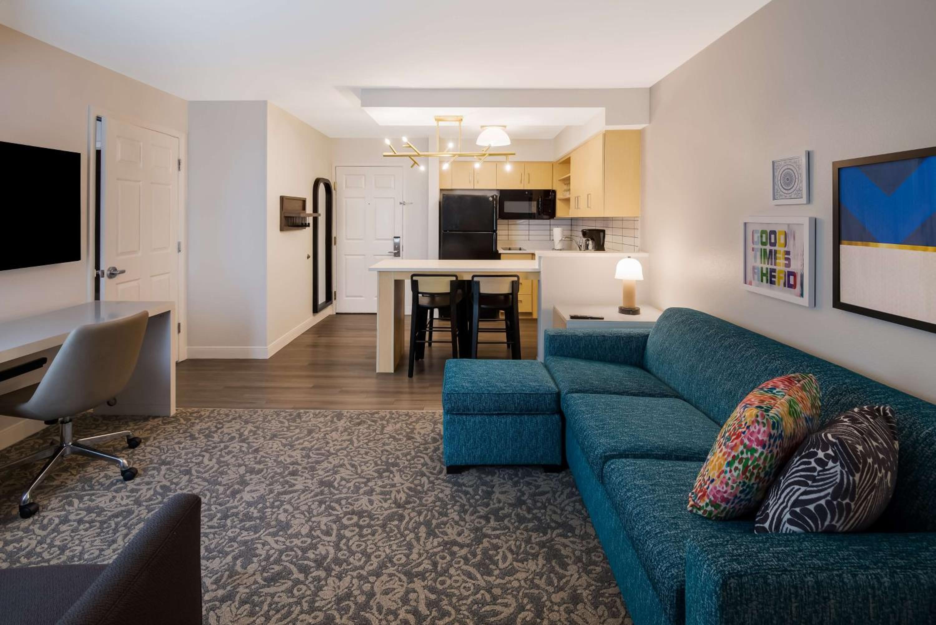 Two-Bedroom Suite with King and Two Queens - Photo 7