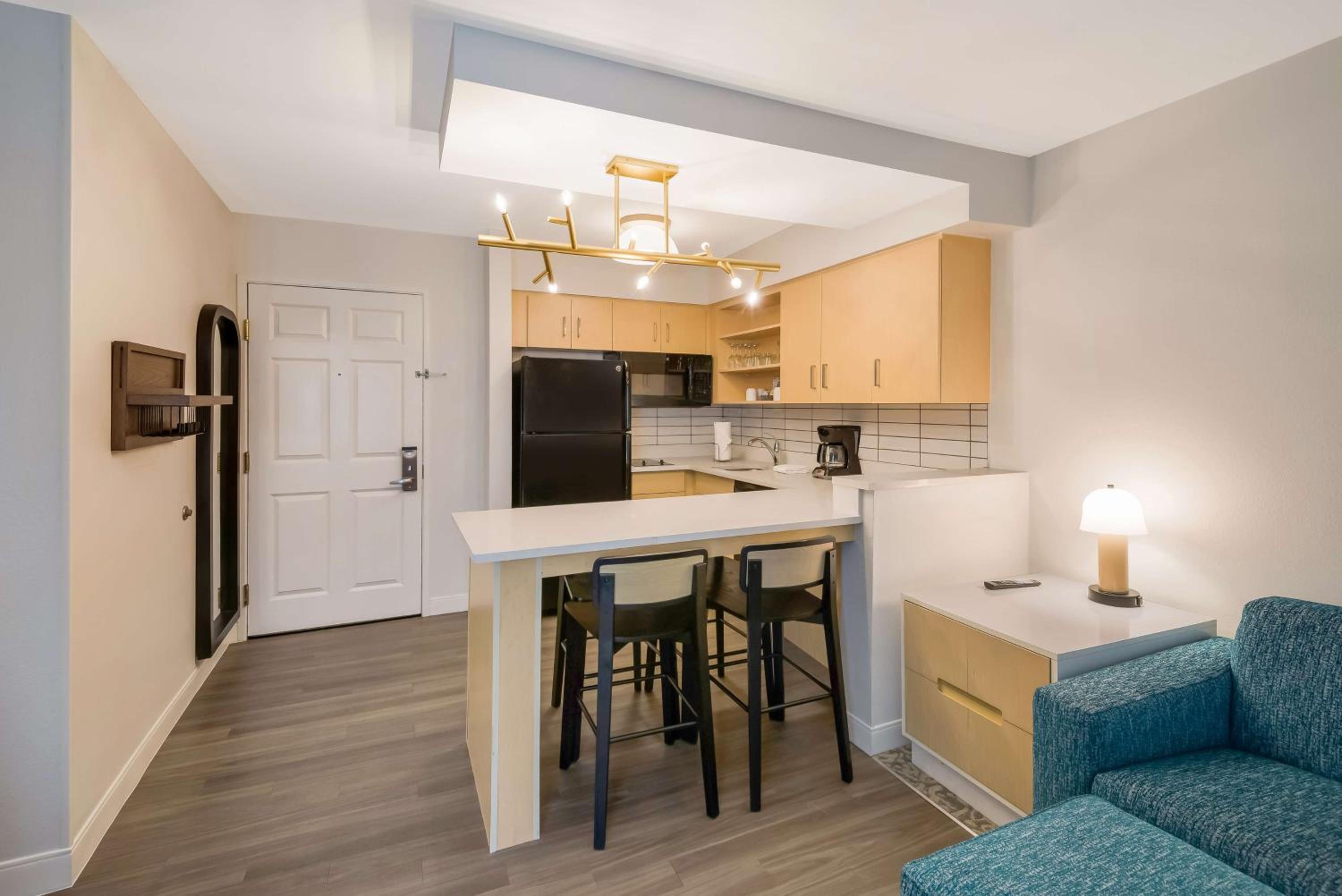 Two-Bedroom Suite with King and Two Queens - Photo 10
