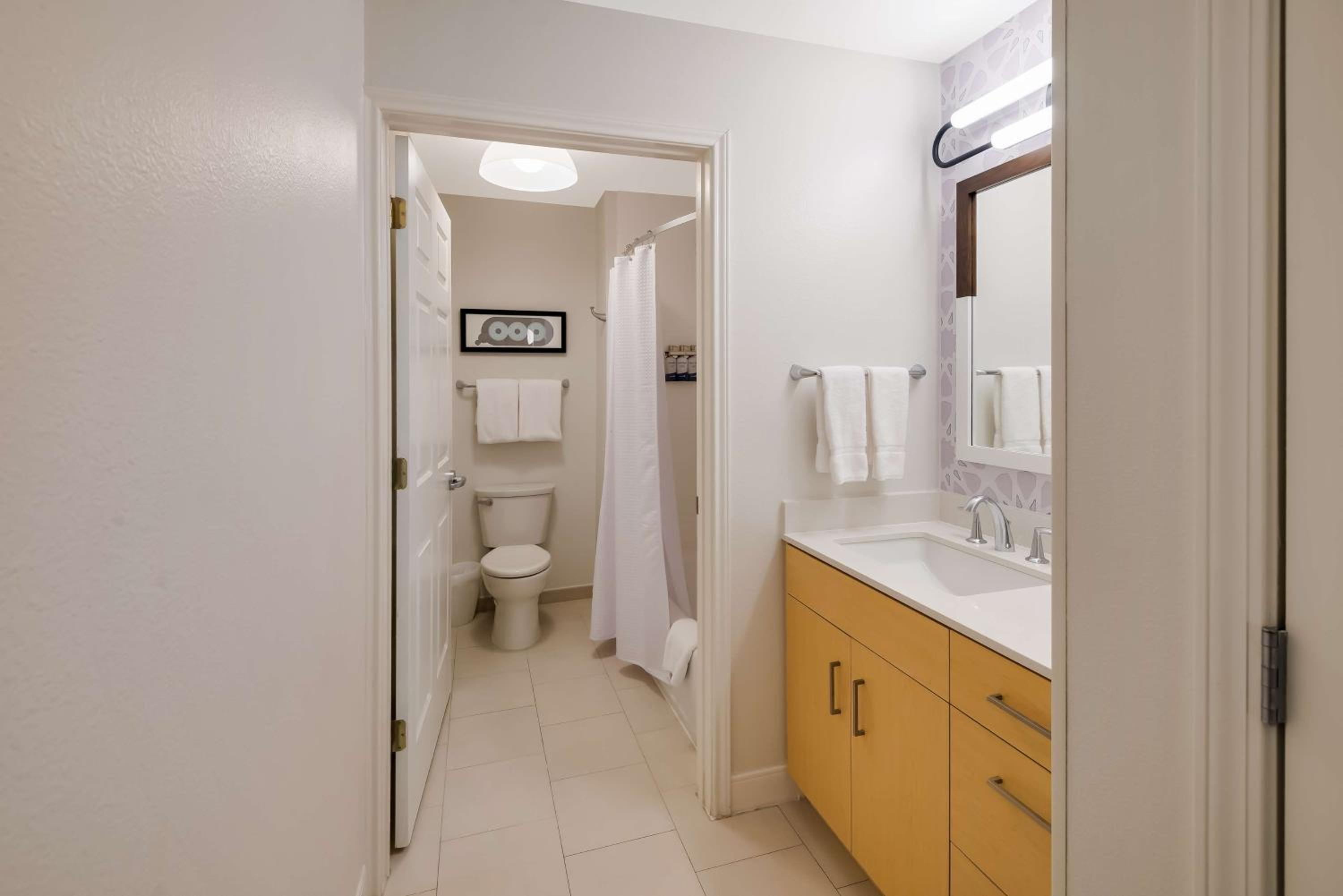 Two-Bedroom Suite with King and Two Queens - Photo 8
