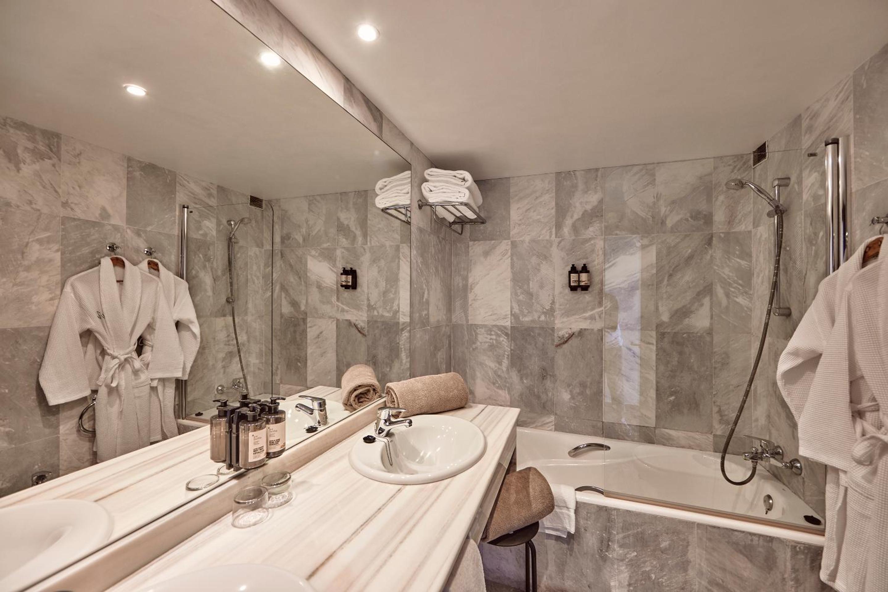 Panoramic Double Room with Sea View - Spa Access Not Included - Photo 2