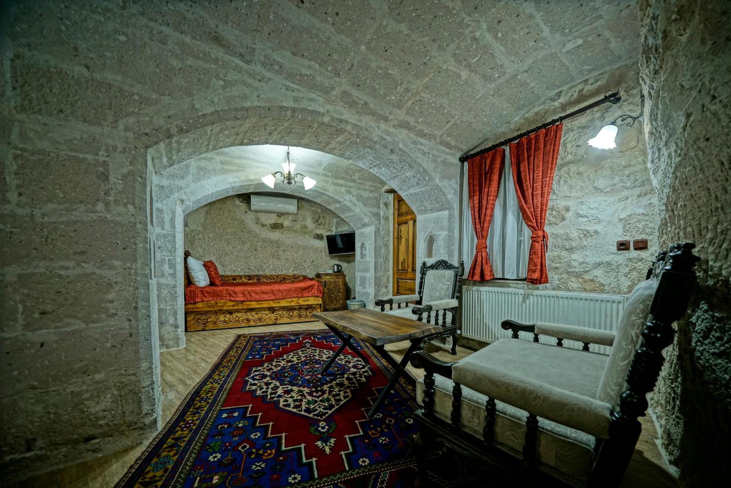  Deluxe Triple Cave Room - Photo 1