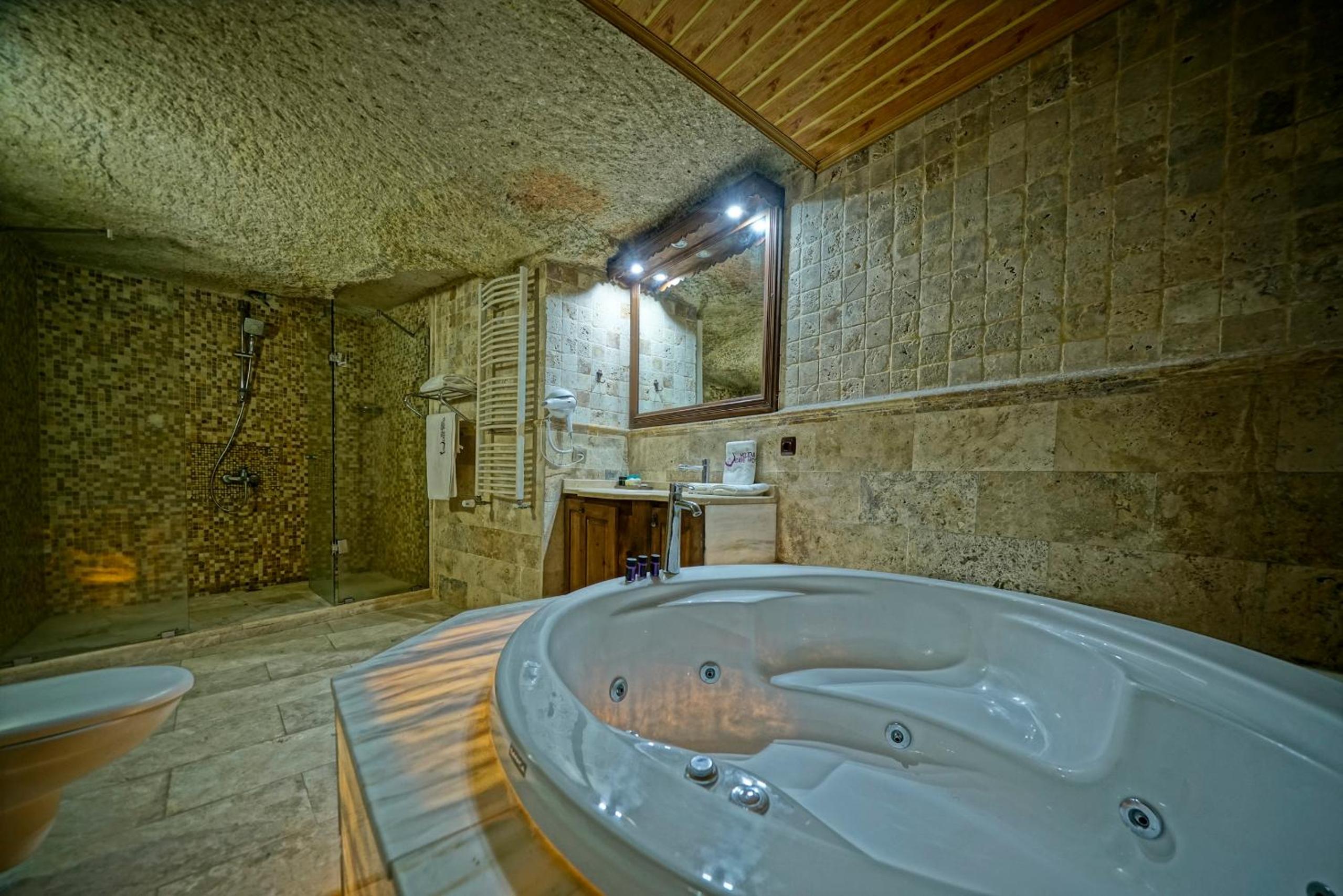  Deluxe Triple Cave Room - Photo 26