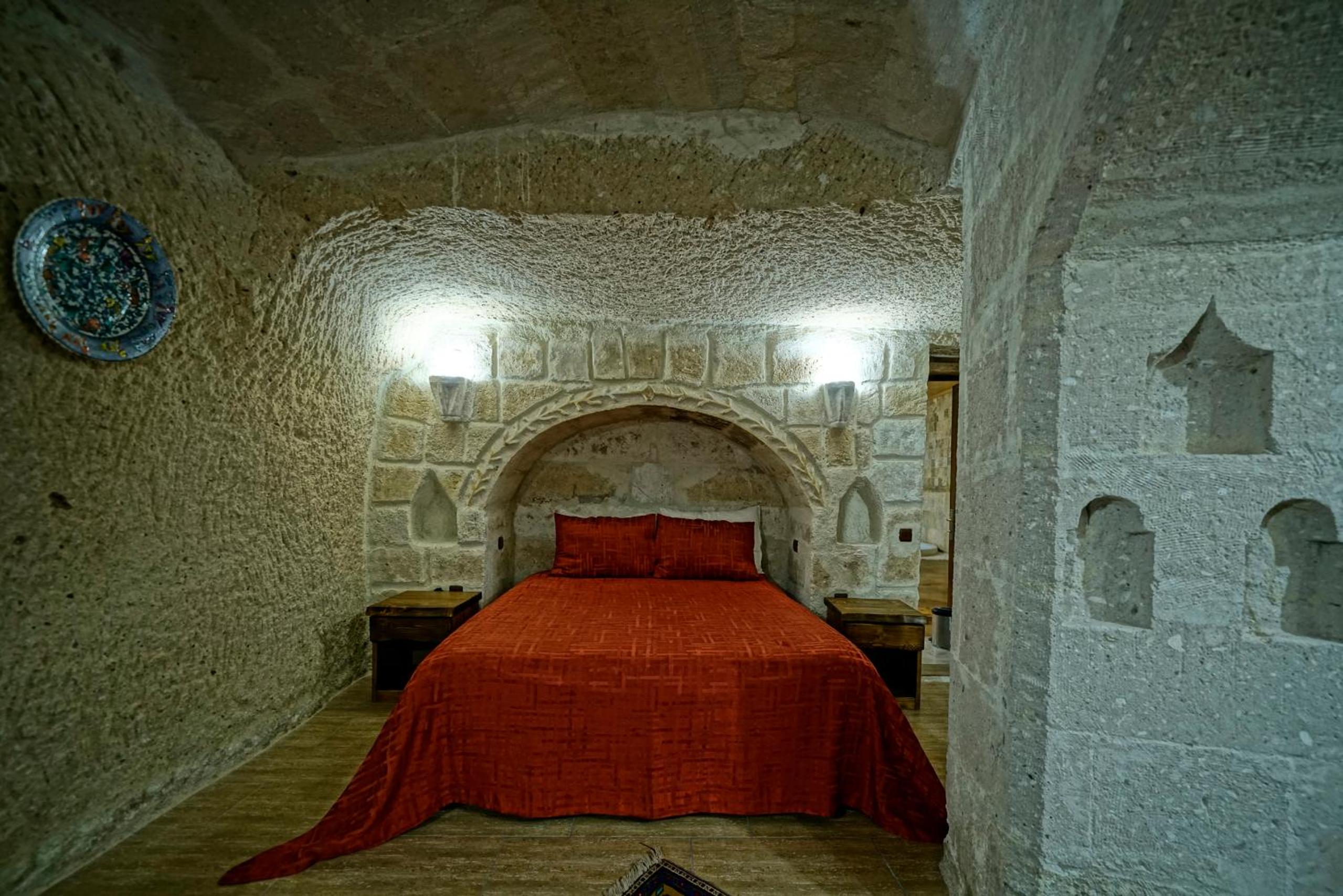  Deluxe Triple Cave Room - Photo 25