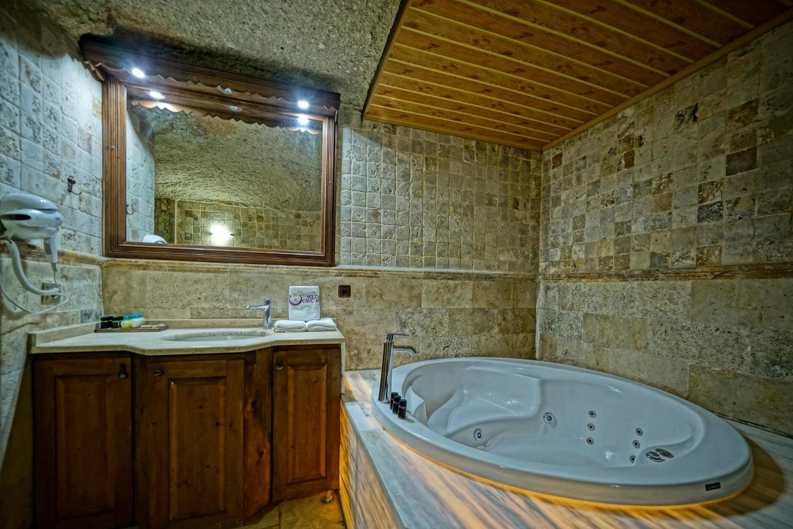  Deluxe Triple Cave Room - Photo 24