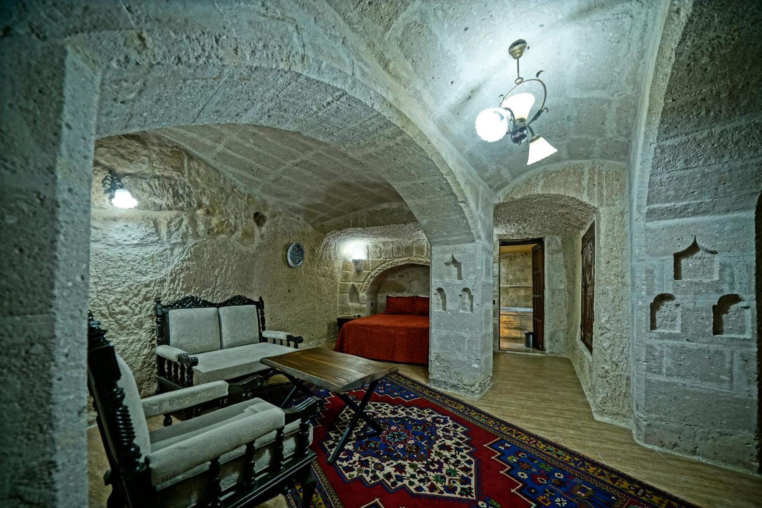  Deluxe Triple Cave Room - Photo 14