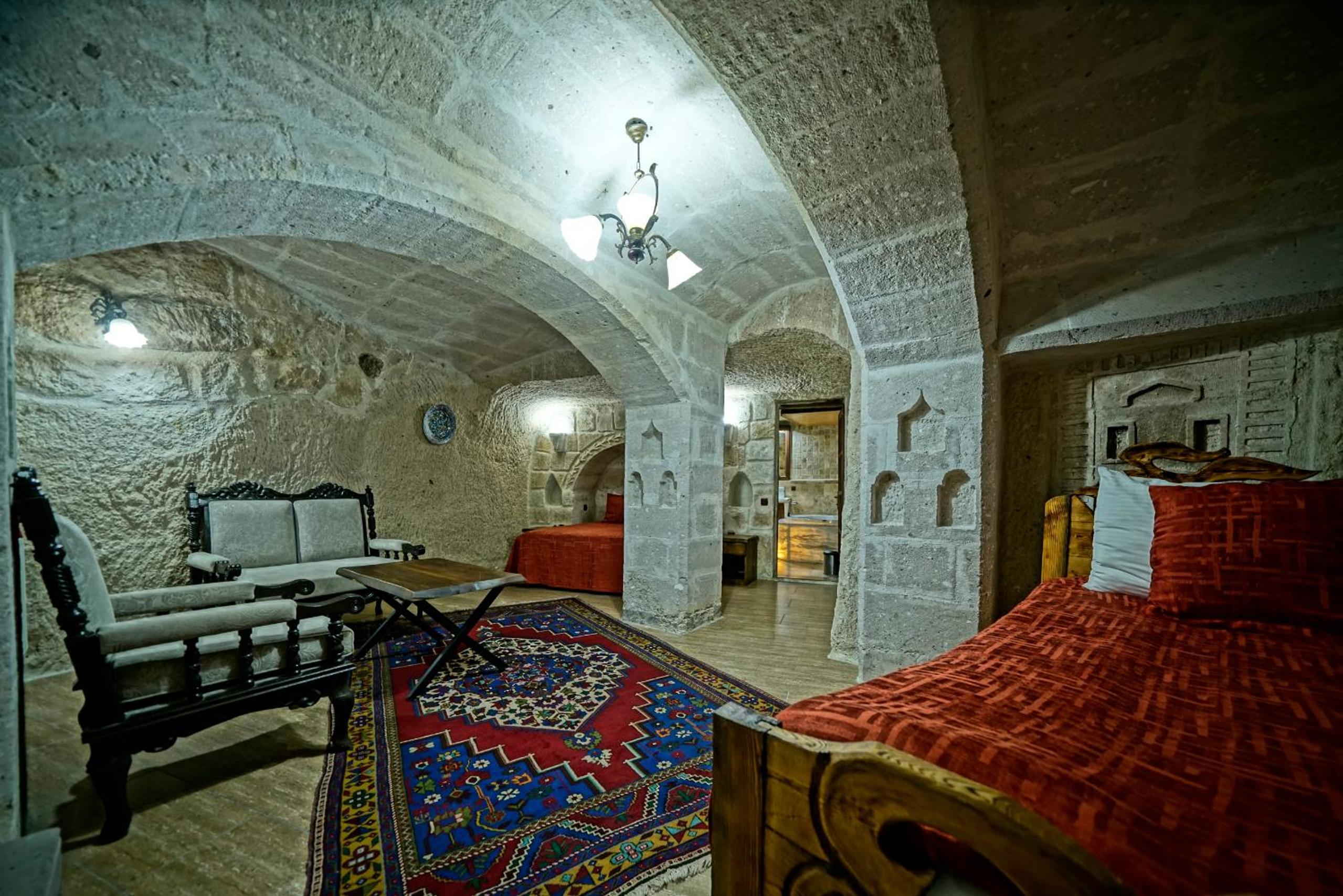  Deluxe Triple Cave Room - Photo 13