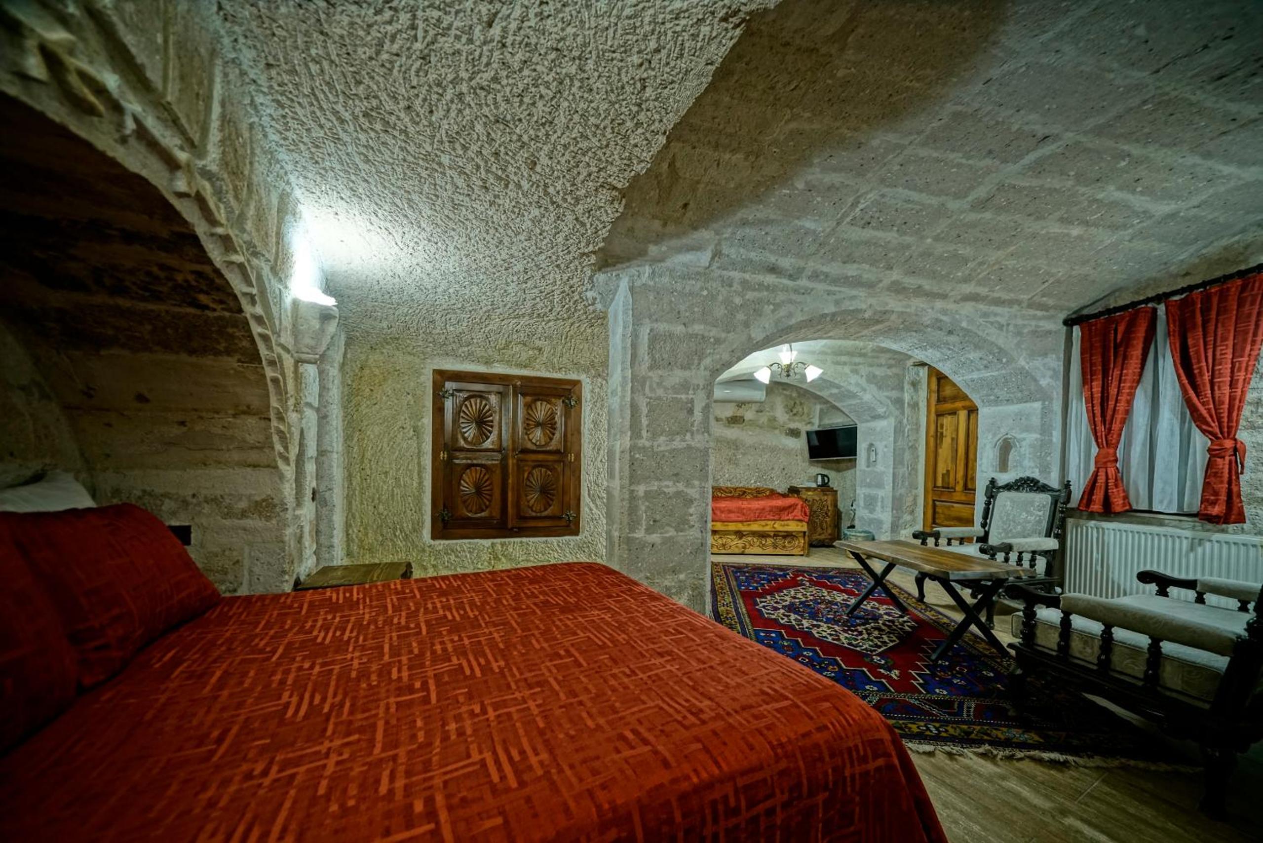  Deluxe Triple Cave Room - Photo 12