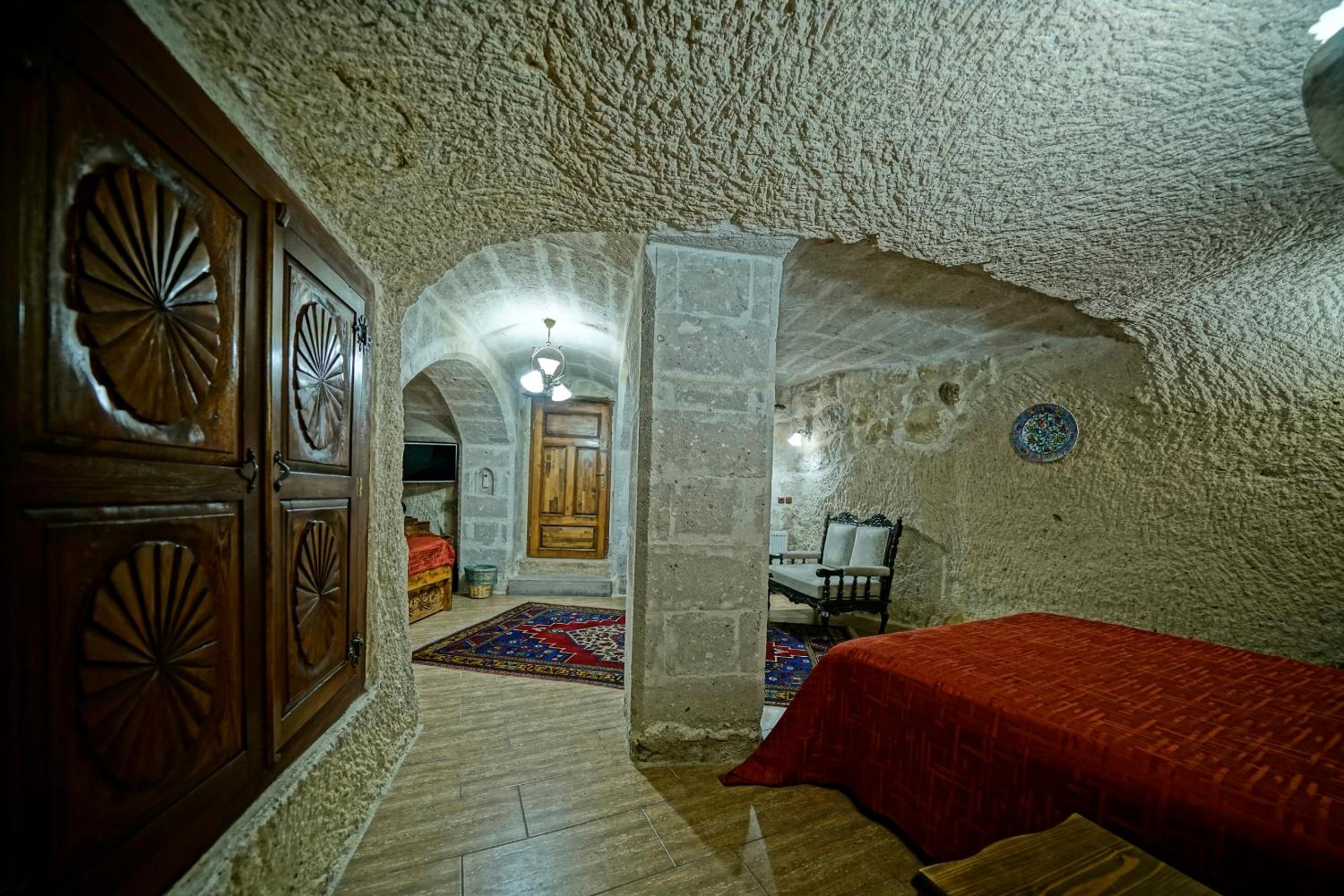  Deluxe Triple Cave Room - Photo 10