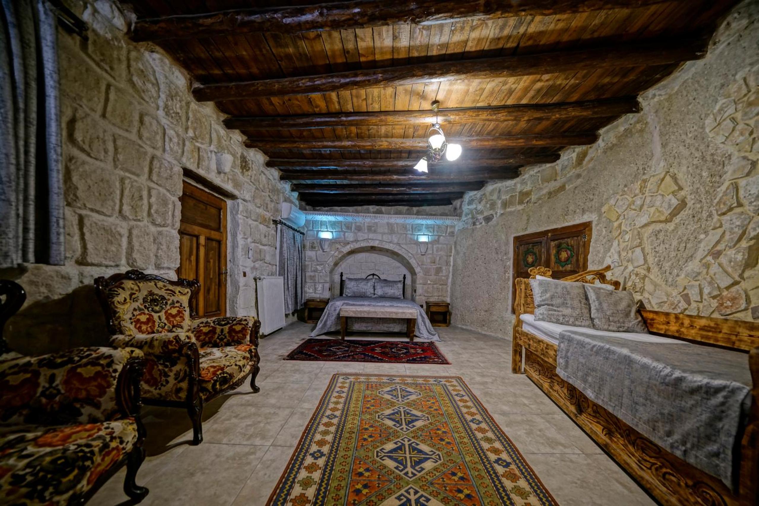  Deluxe Triple Cave Room - Photo 6