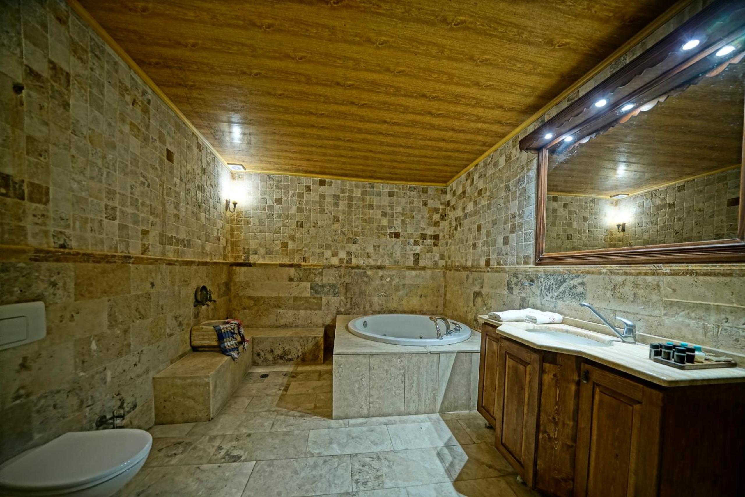  Deluxe Triple Cave Room - Photo 5