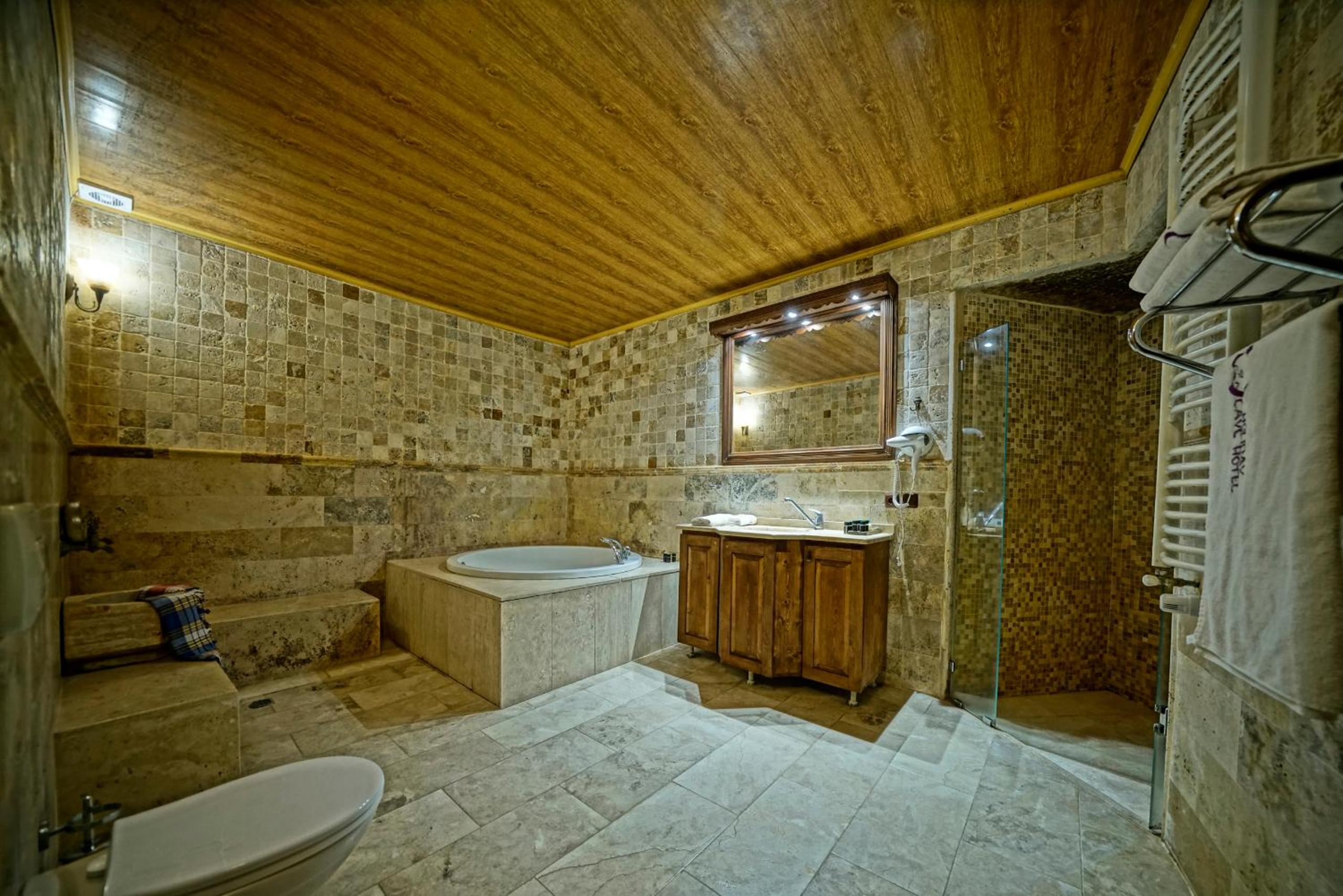  Deluxe Triple Cave Room - Photo 3