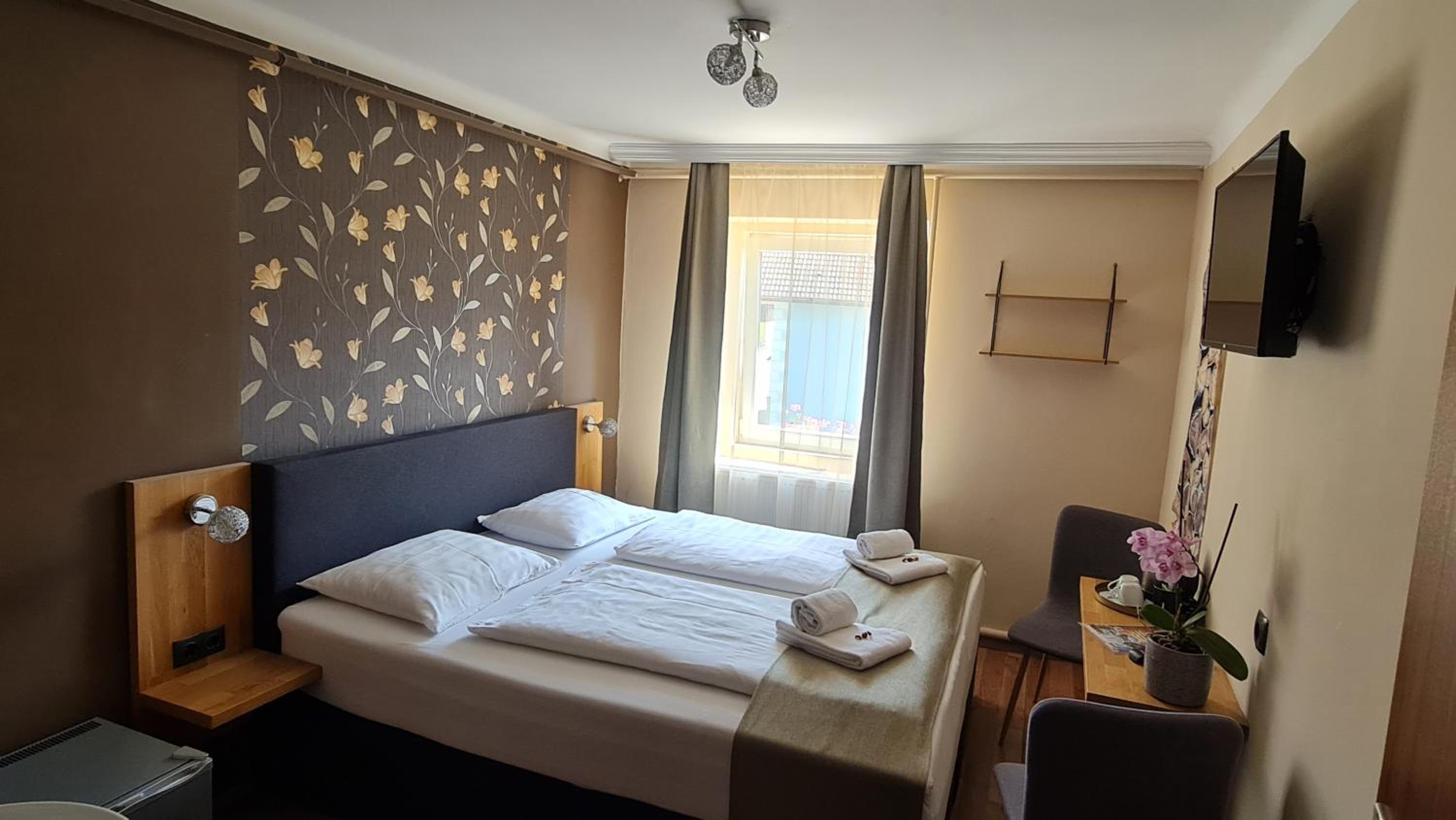 Double Room - Photo 3