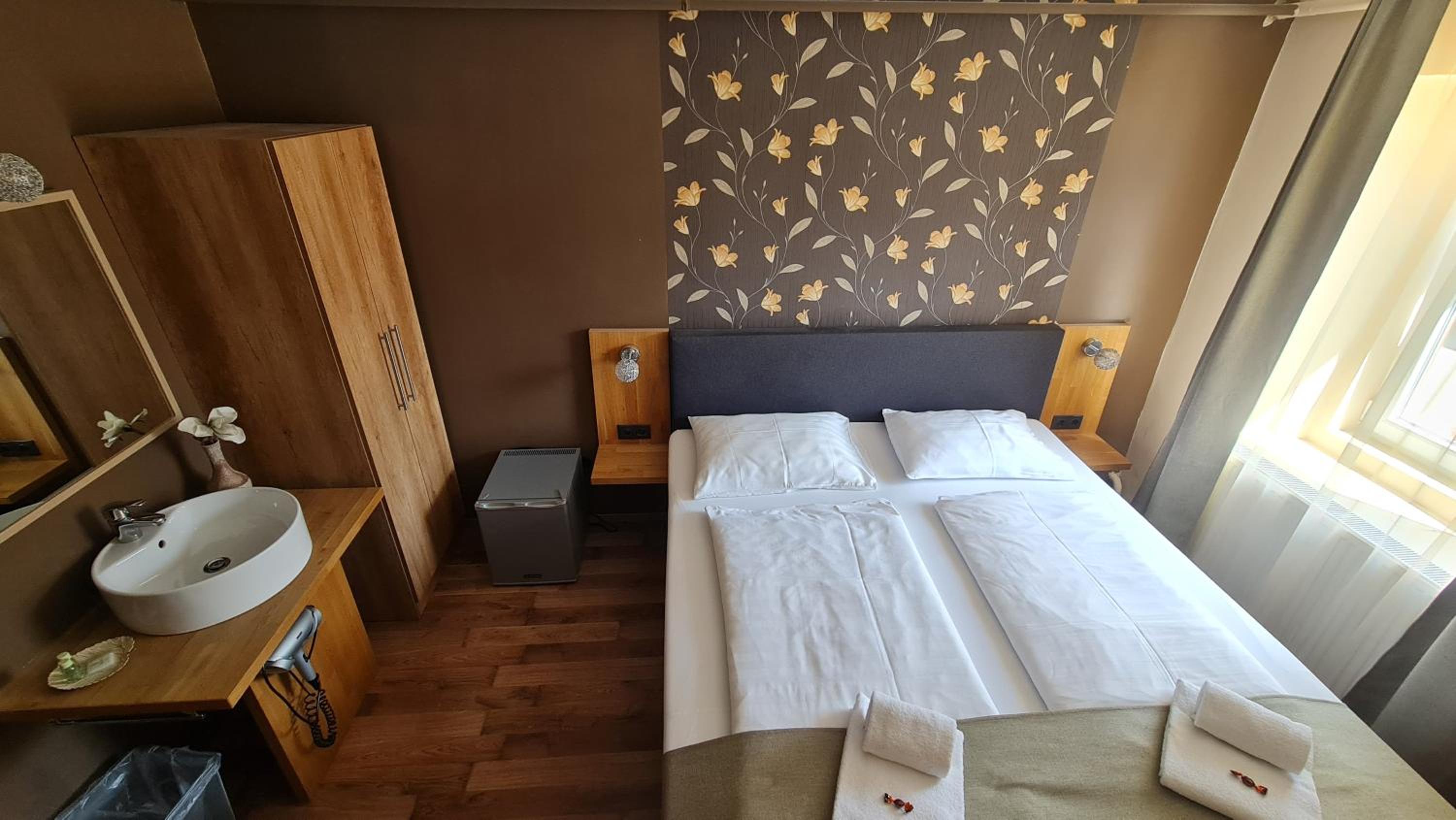 Double Room - Photo 8