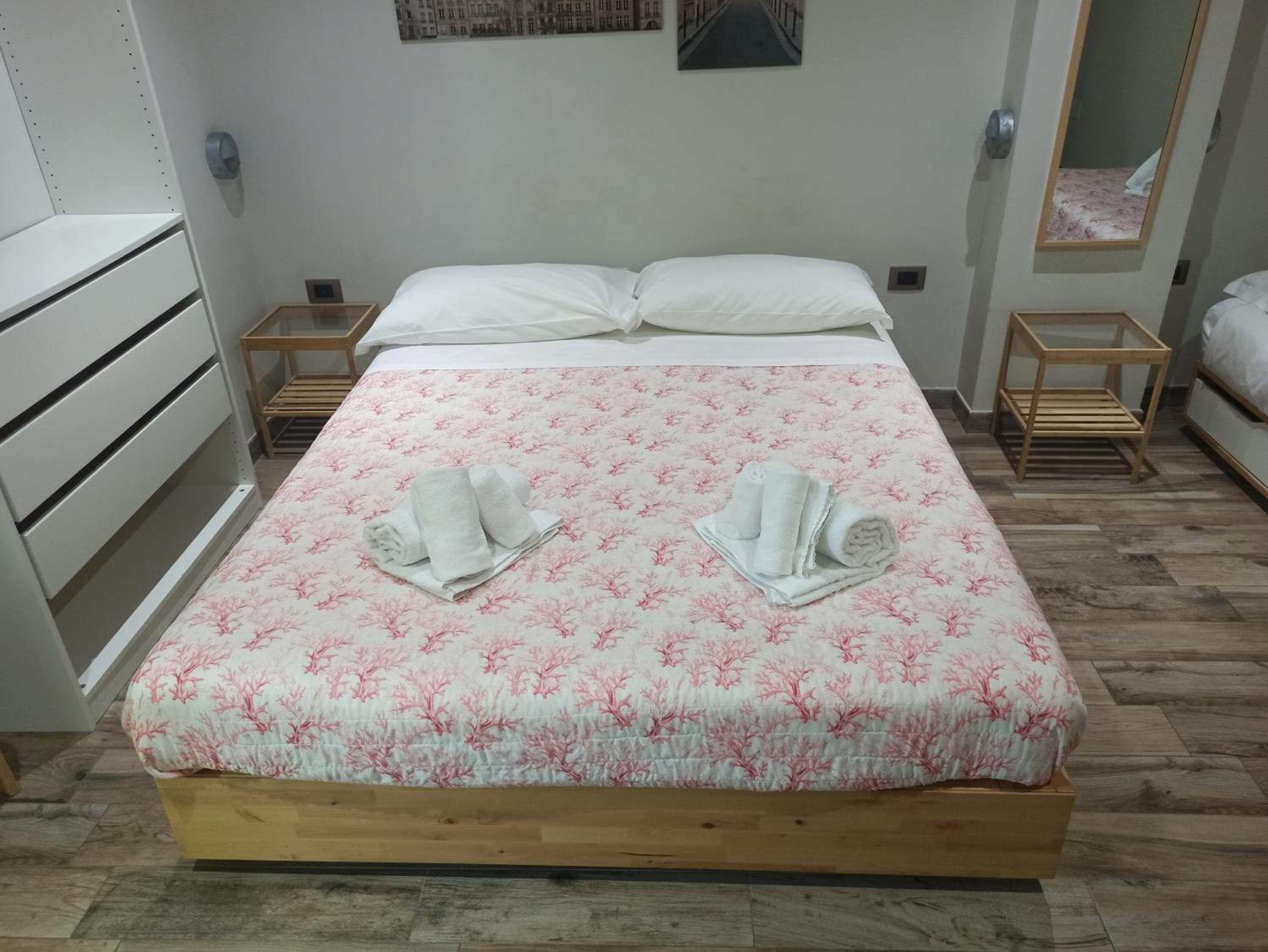 Triple Room with Private Bathroom - Photo 5