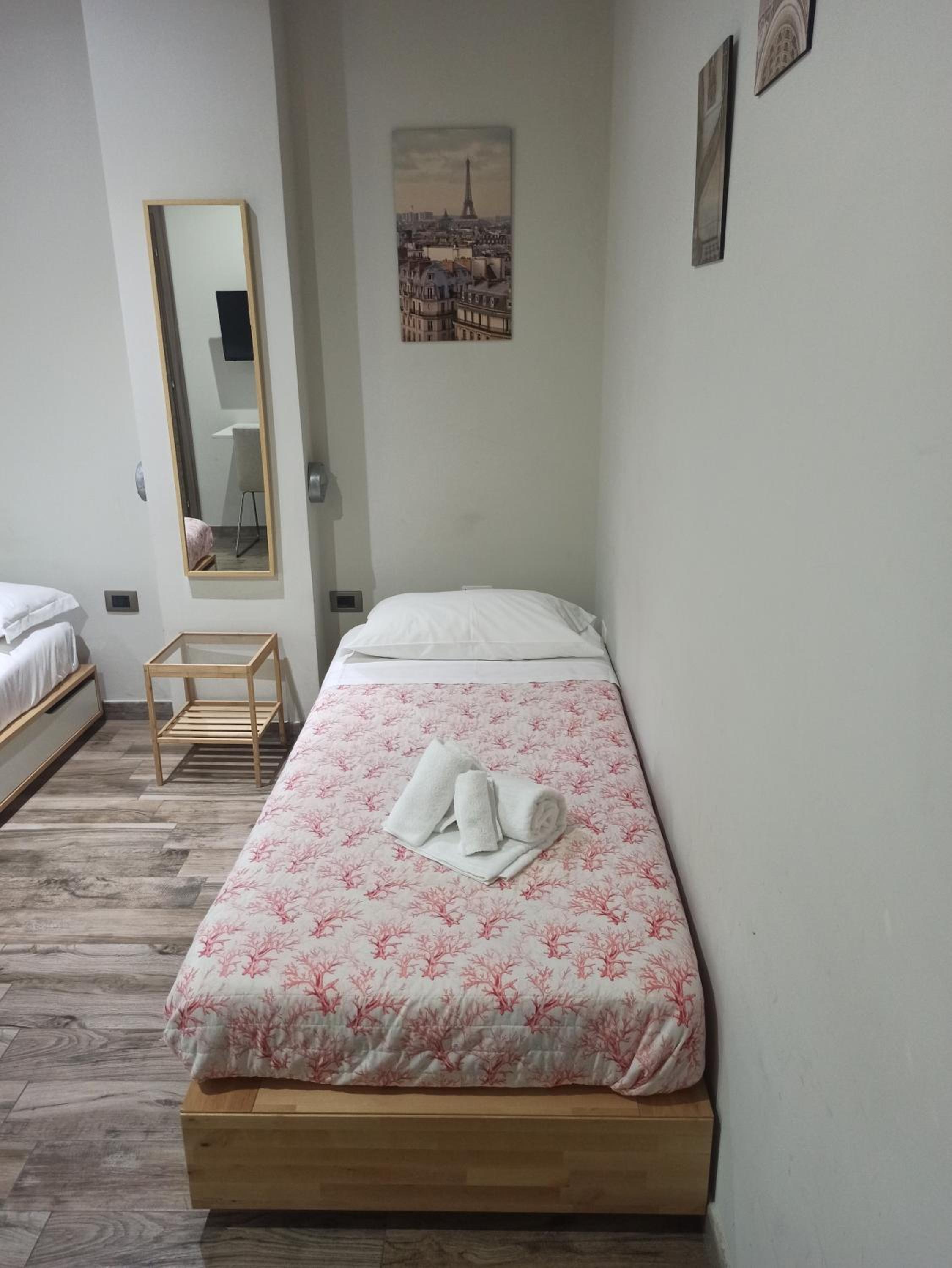 Triple Room with Private Bathroom - Photo 4