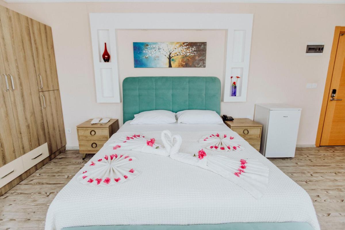 Deluxe King Suite - Photo 1