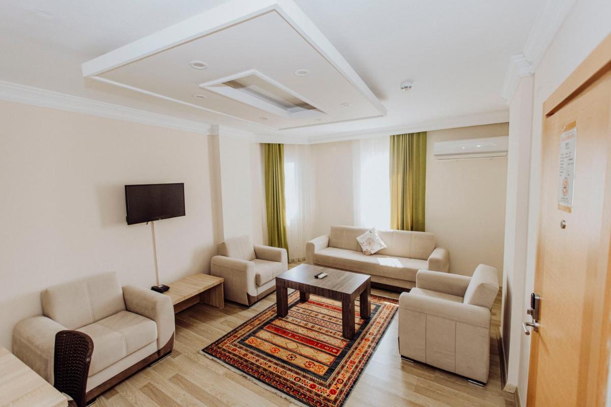 Large Double Room - Photo 2