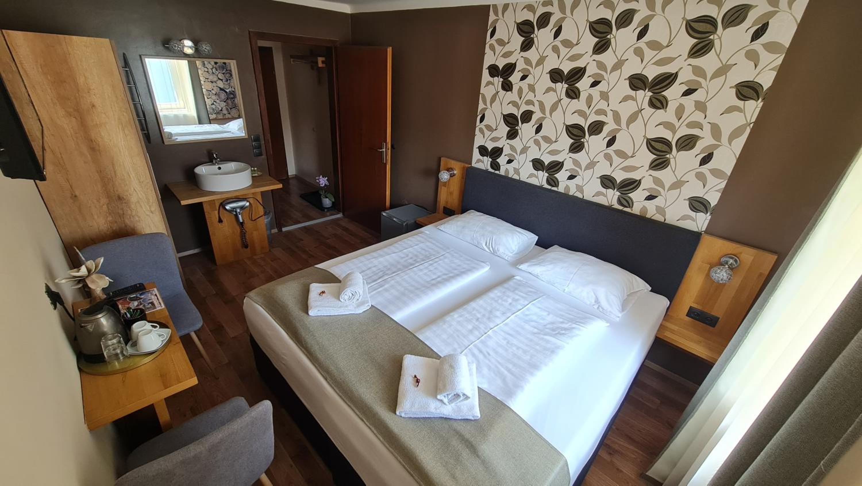 Double Room - Photo 11