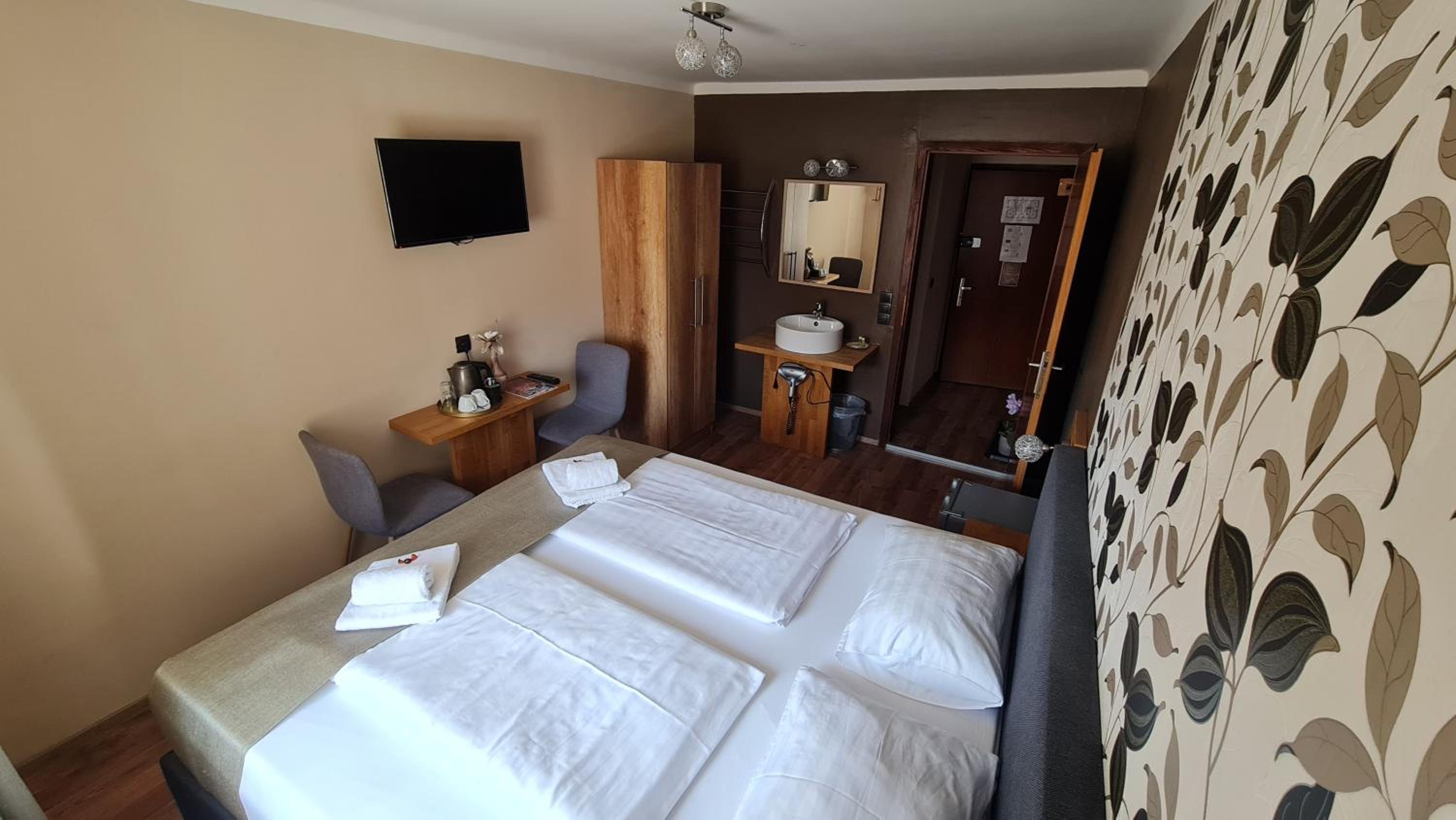 Double Room - Photo 10