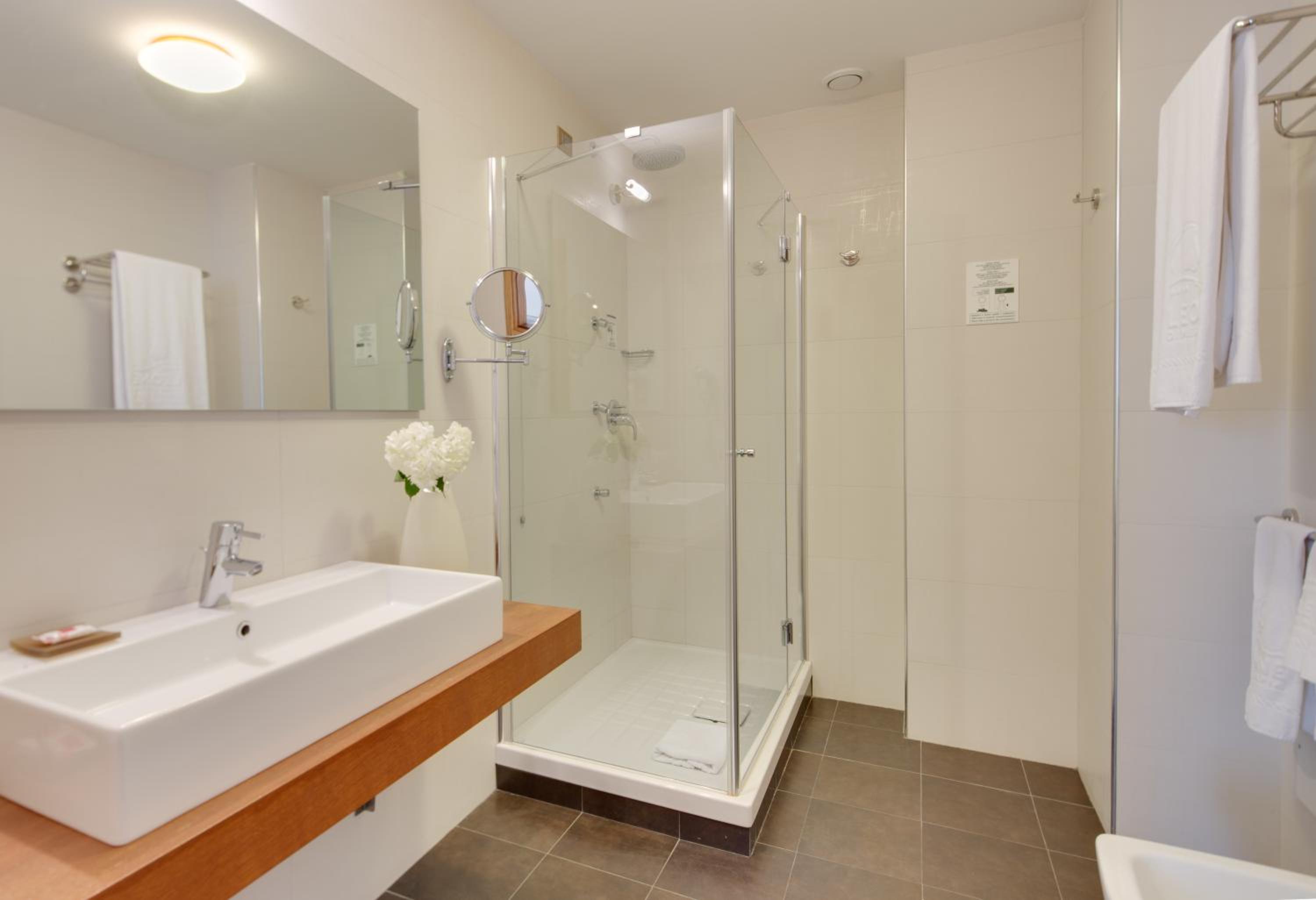Junior King Suite - Photo 3