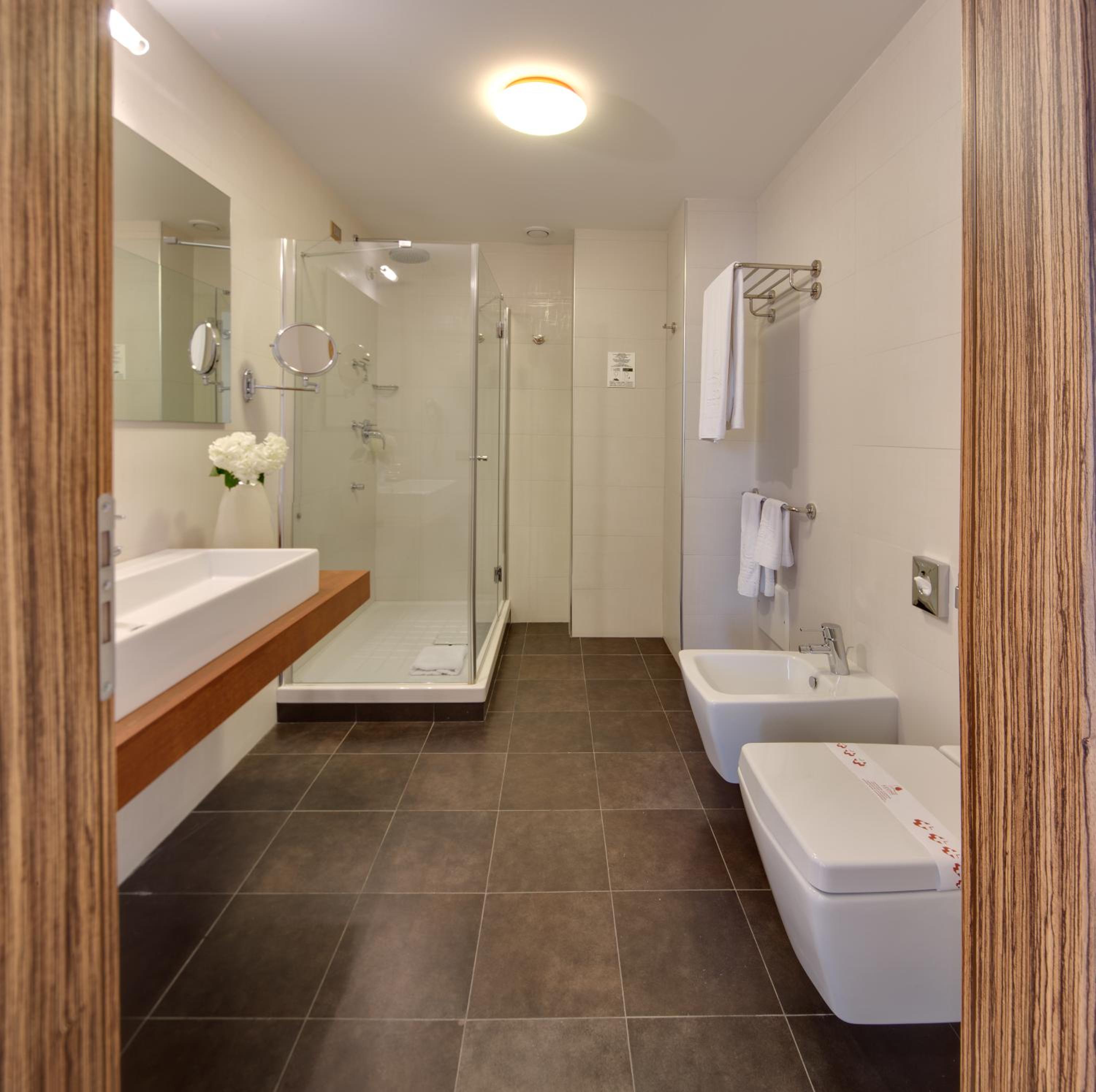 Junior King Suite - Photo 5