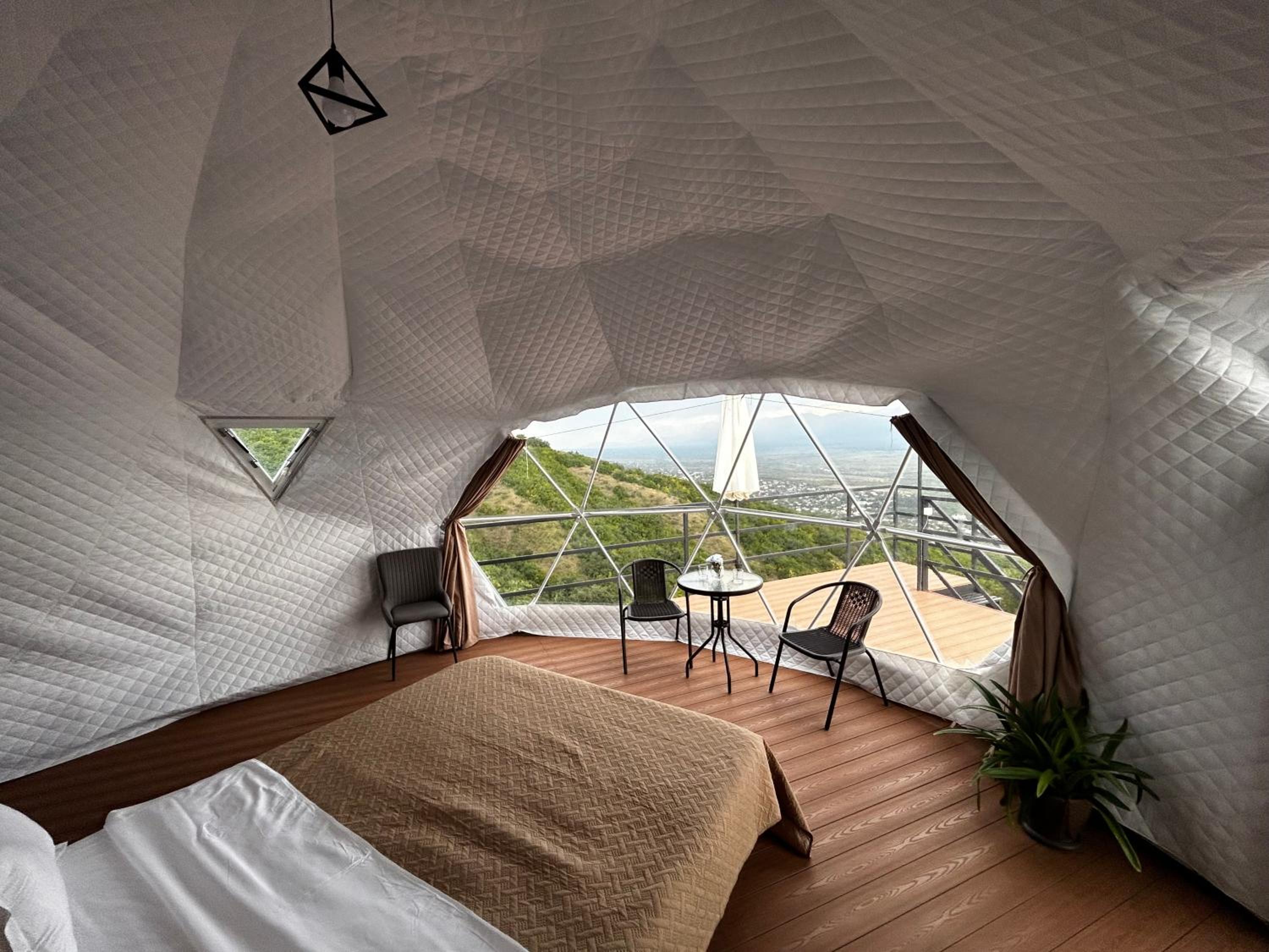 King Room with Mountain View photo 2